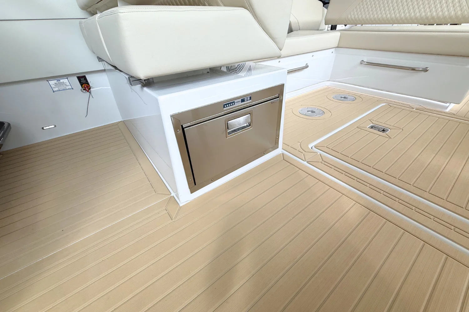 2026 Cruisers Yachts 34 GLS Image Thumbnail #23