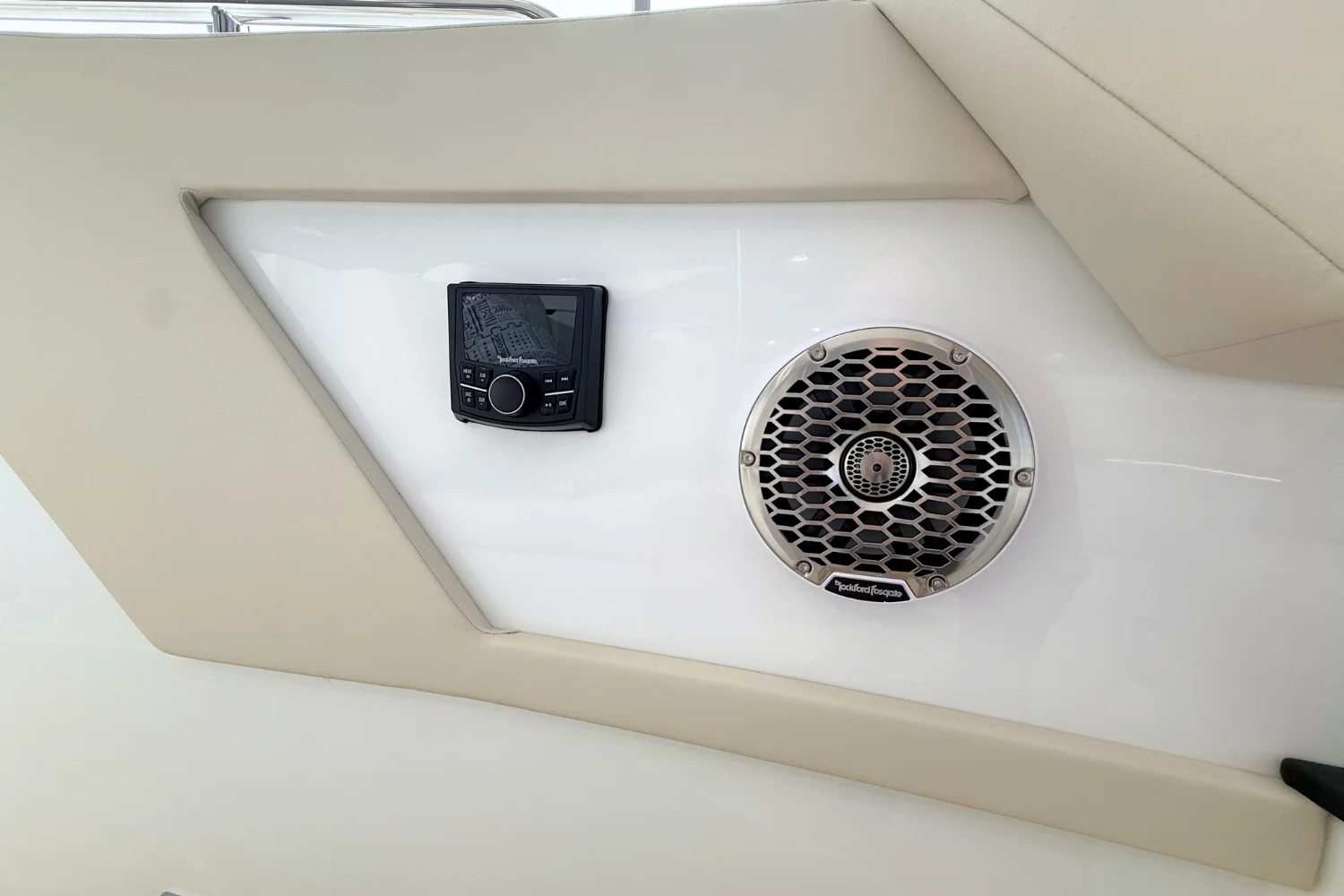 2026 Cruisers Yachts 34 GLS Image Thumbnail #40