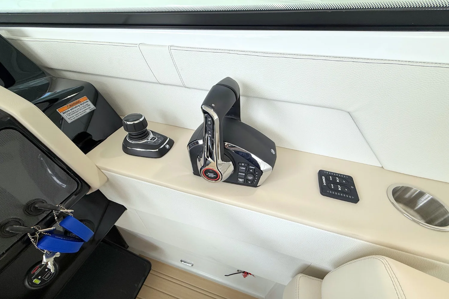 2026 Cruisers Yachts 34 GLS Image Thumbnail #31