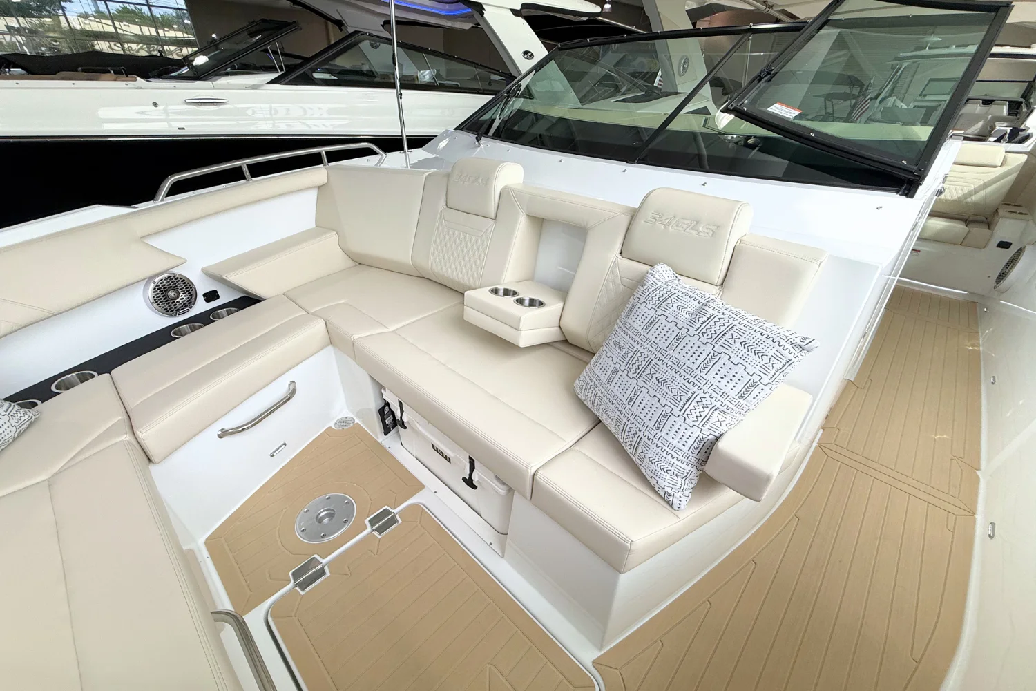 2026 Cruisers Yachts 34 GLS Image Thumbnail #37