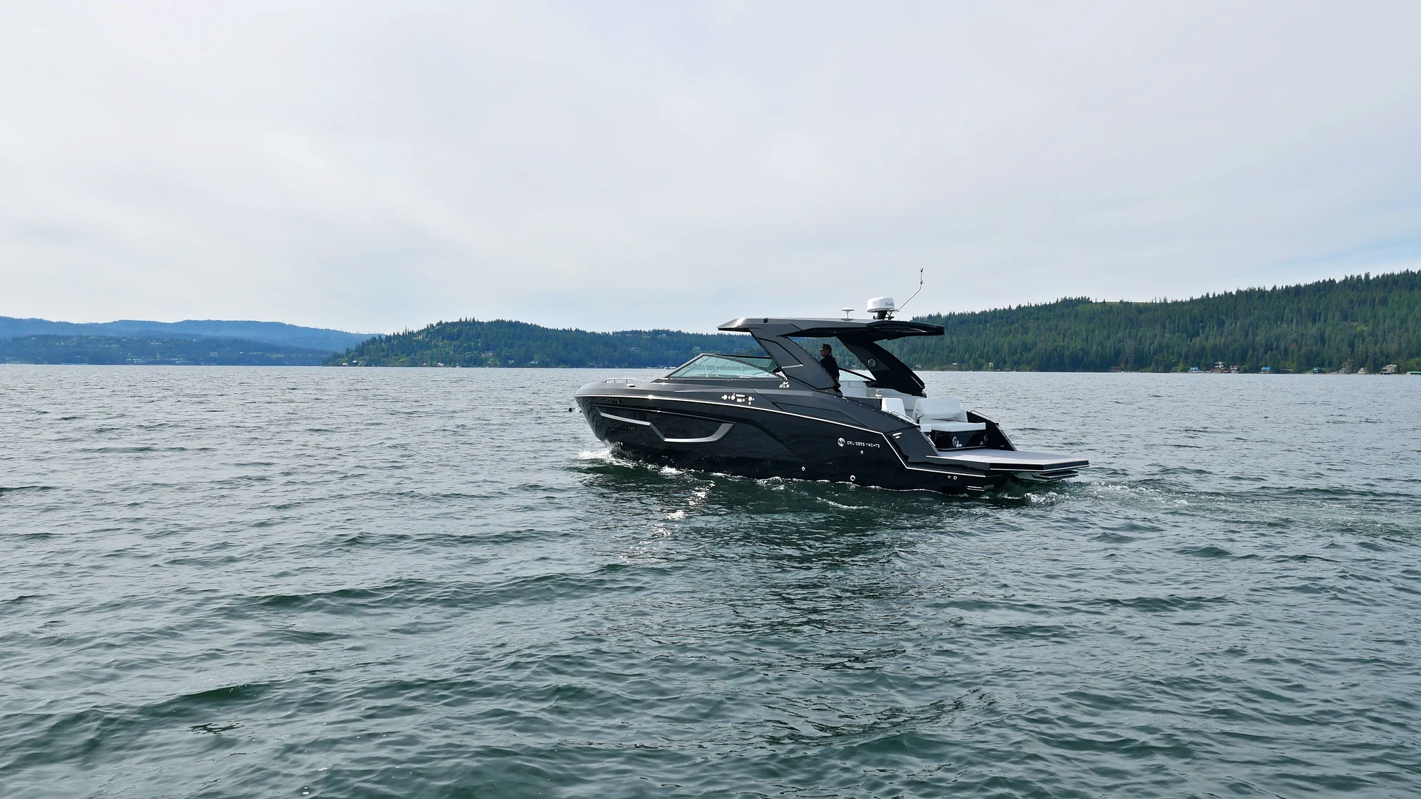 2026 Cruisers Yachts 34 GLS Image Thumbnail #3