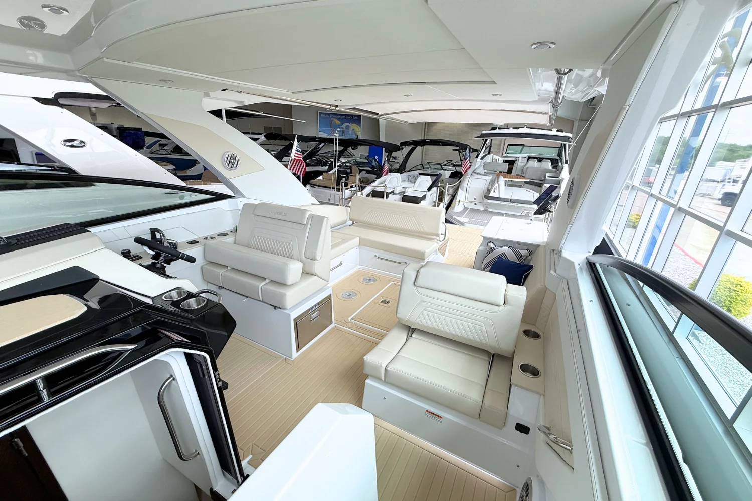 2026 Cruisers Yachts 34 GLS Image Thumbnail #9