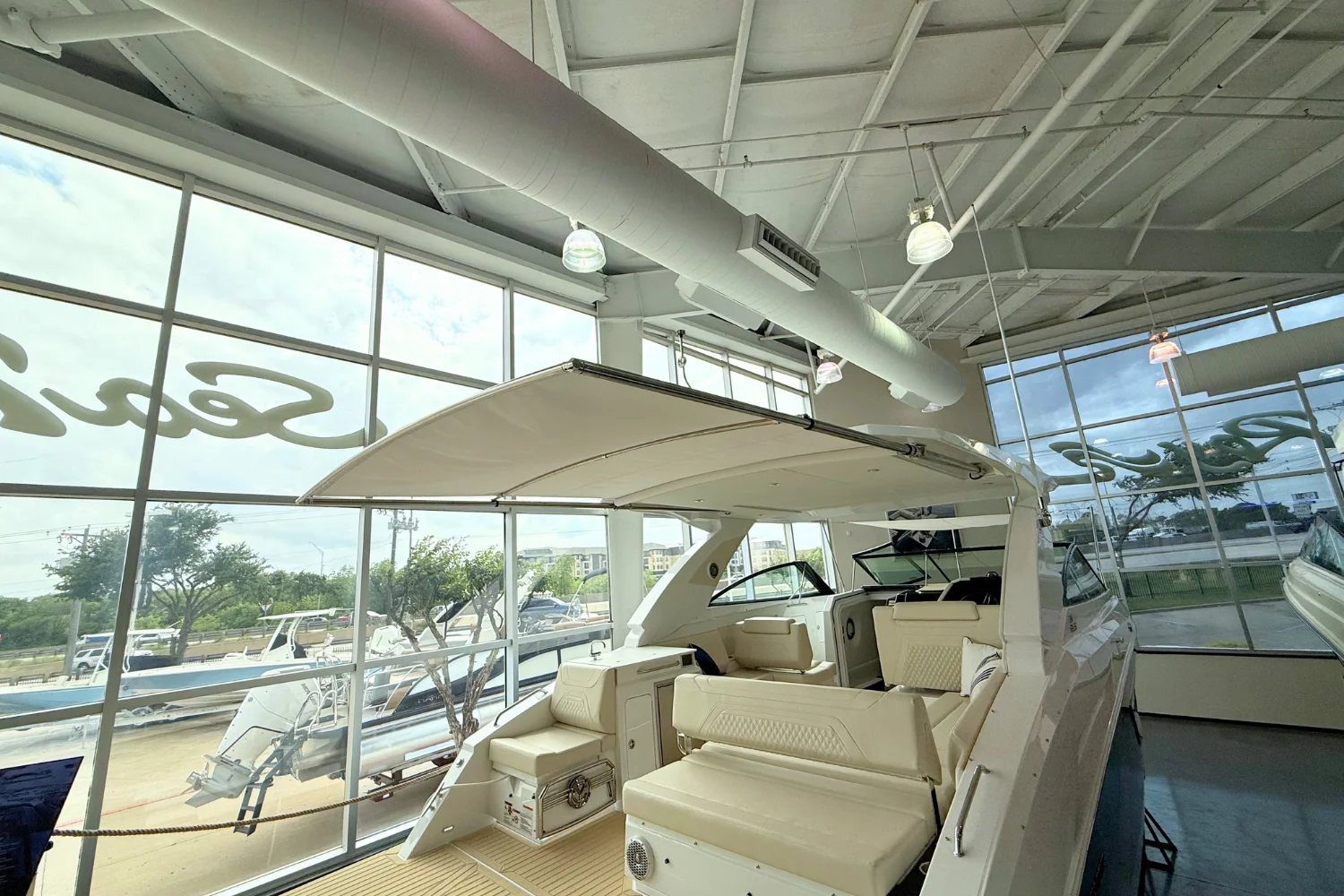 2026 Cruisers Yachts 34 GLS Image Thumbnail #6