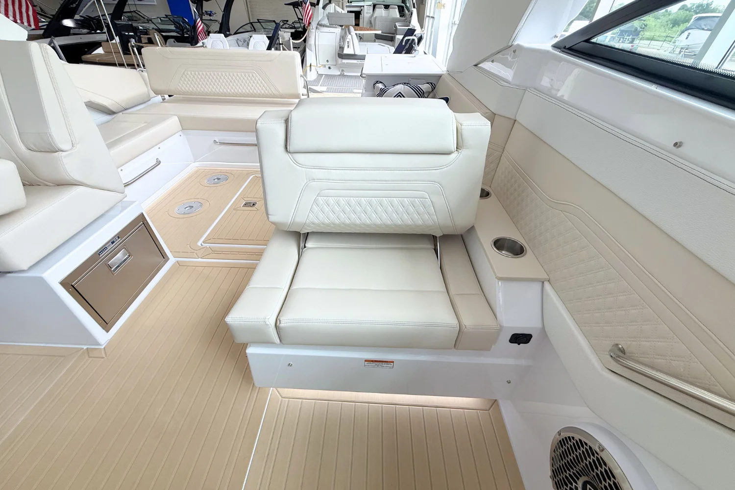 2026 Cruisers Yachts 34 GLS Image Thumbnail #22