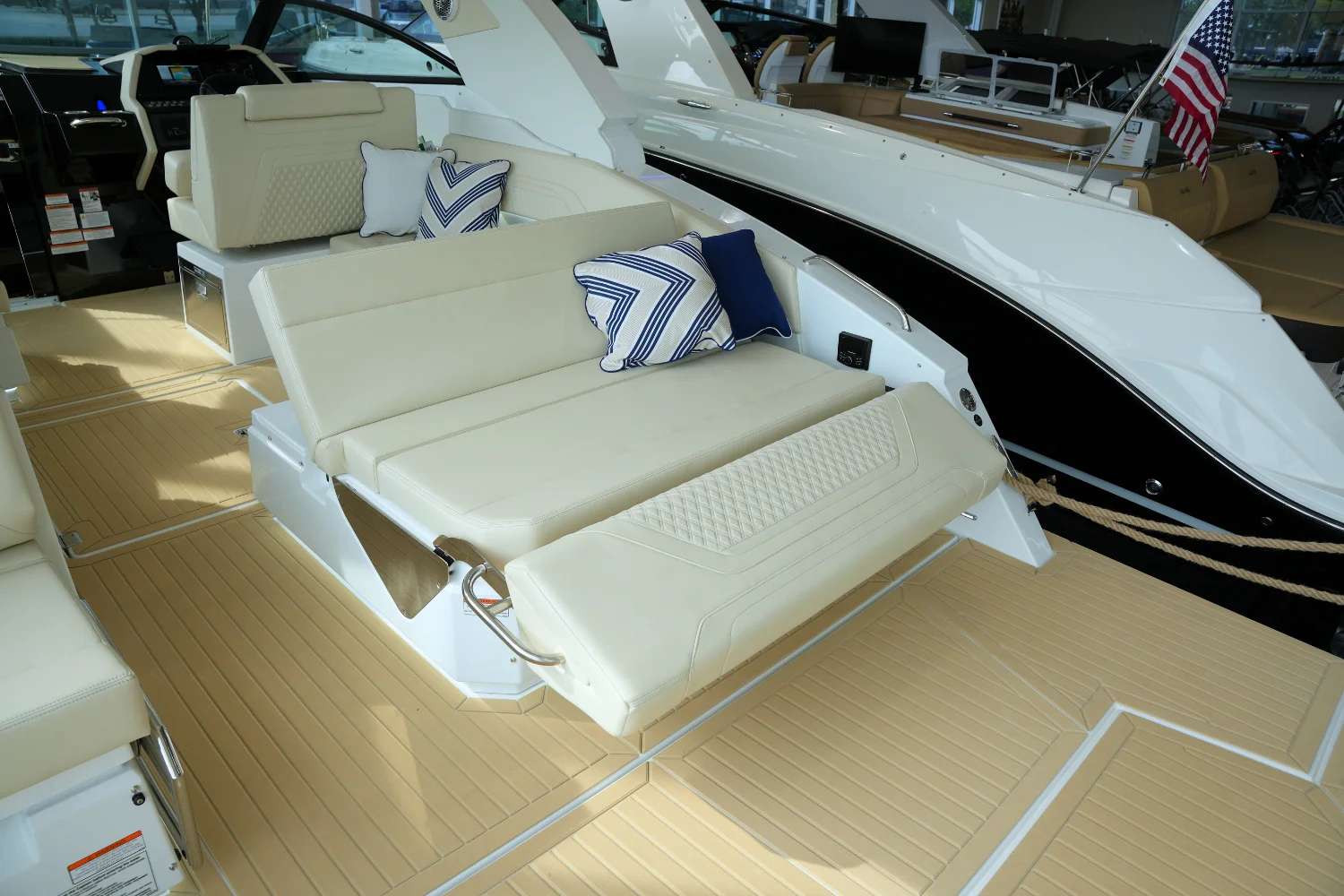 2026 Cruisers Yachts 34 GLS Image Thumbnail #12