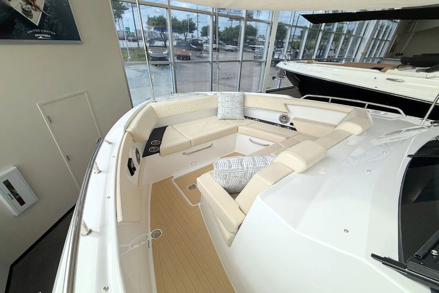 2026 Cruisers Yachts 34 GLS Image Thumbnail #35