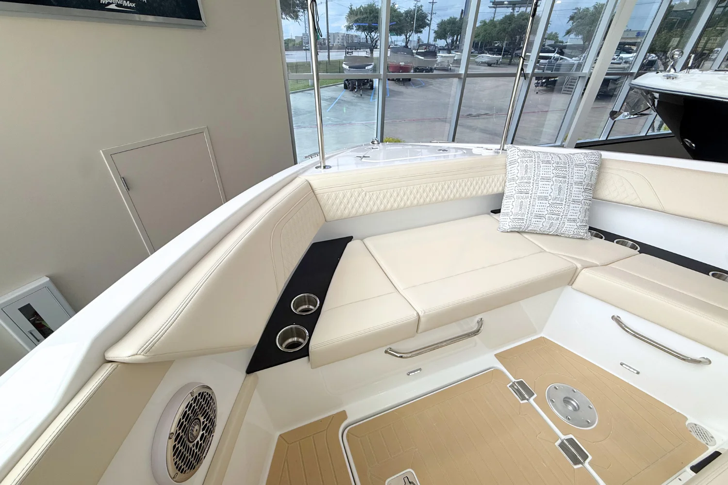 2026 Cruisers Yachts 34 GLS Image Thumbnail #36