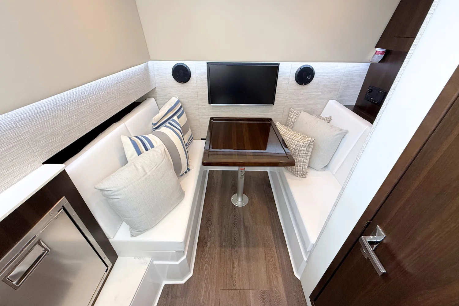 2026 Cruisers Yachts 34 GLS Image Thumbnail #44