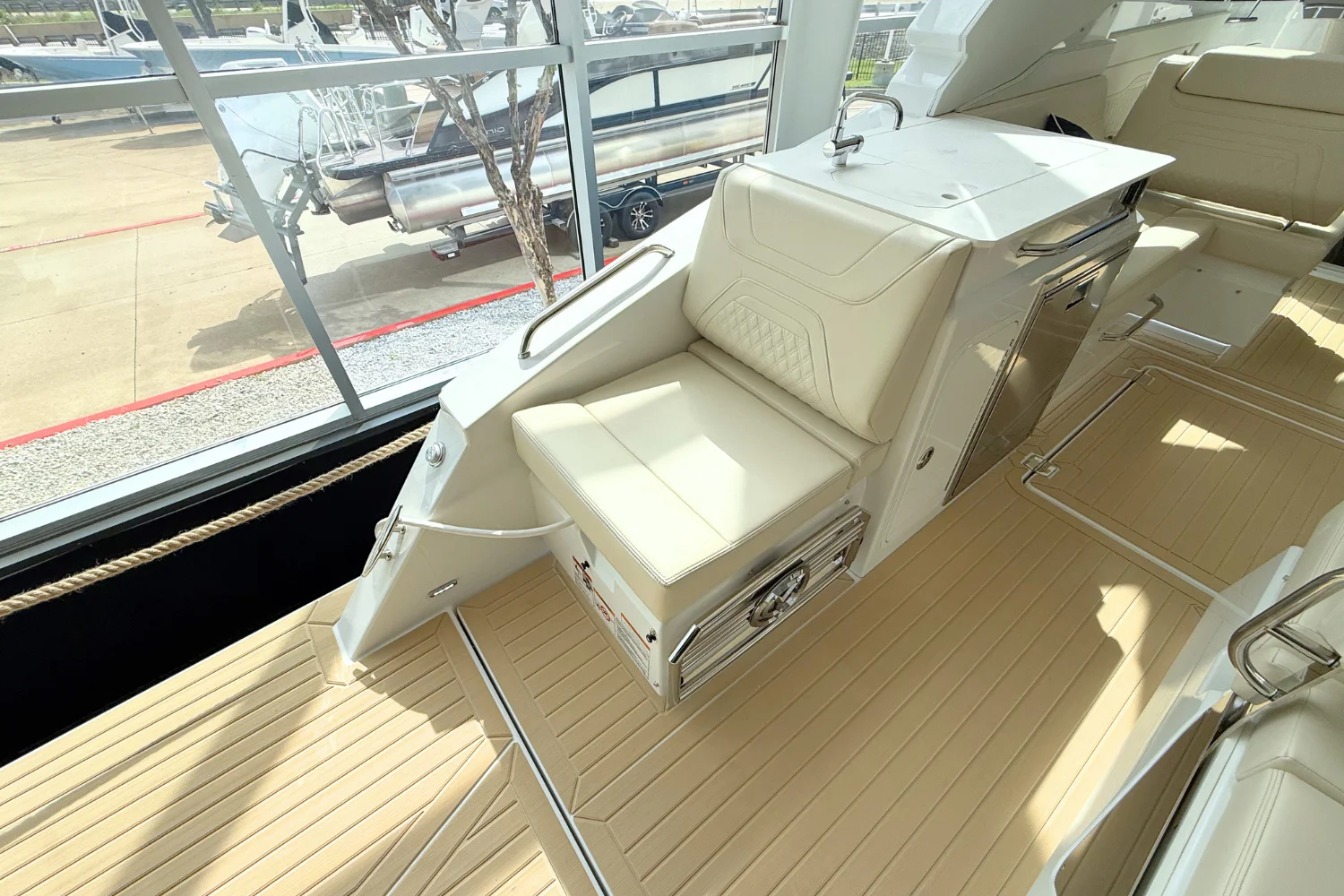 2026 Cruisers Yachts 34 GLS Image Thumbnail #10