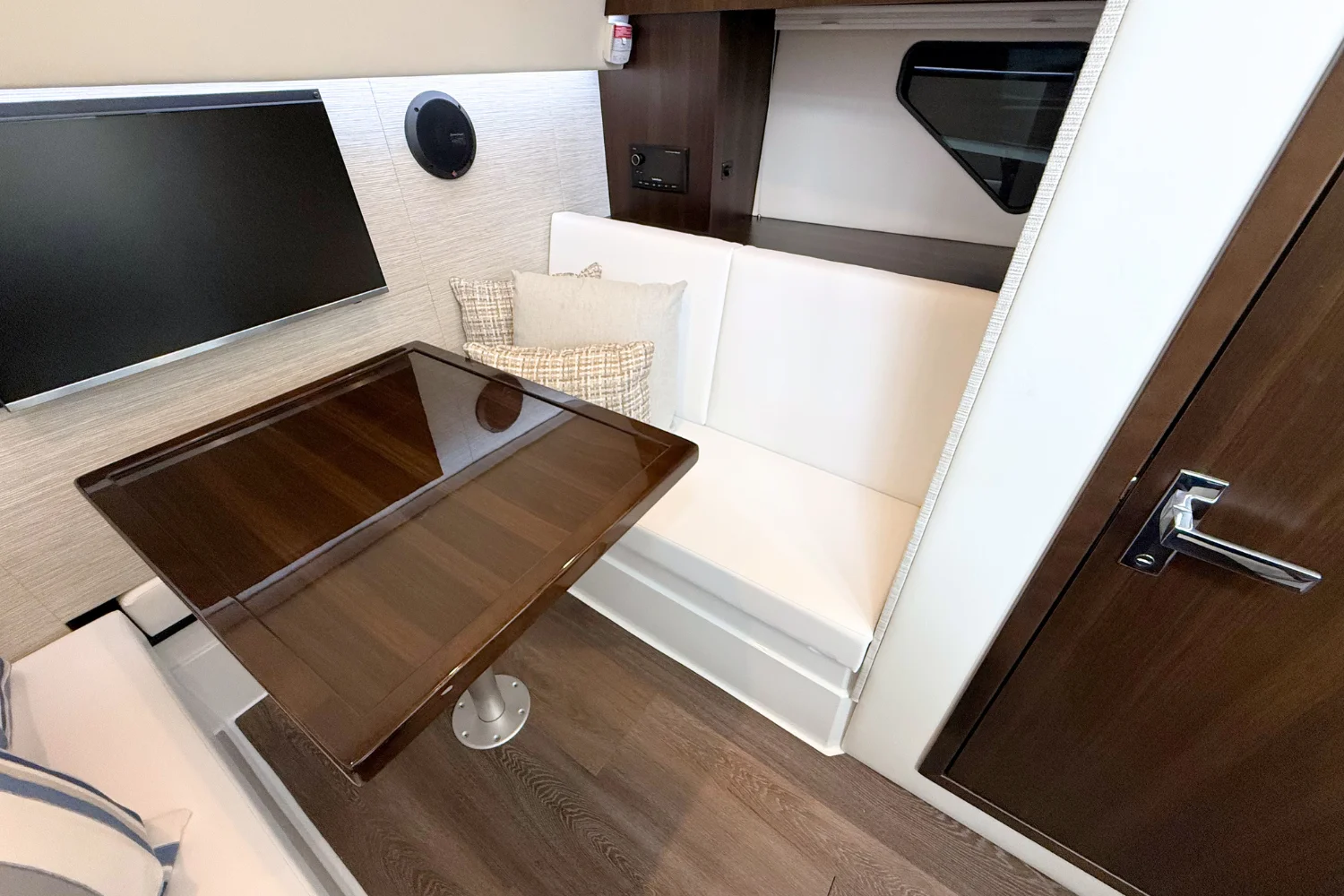 2026 Cruisers Yachts 34 GLS Image Thumbnail #47