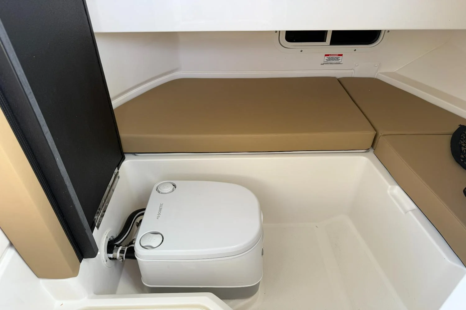 2024 Sea Ray 250 SDX OB Image Thumbnail #14