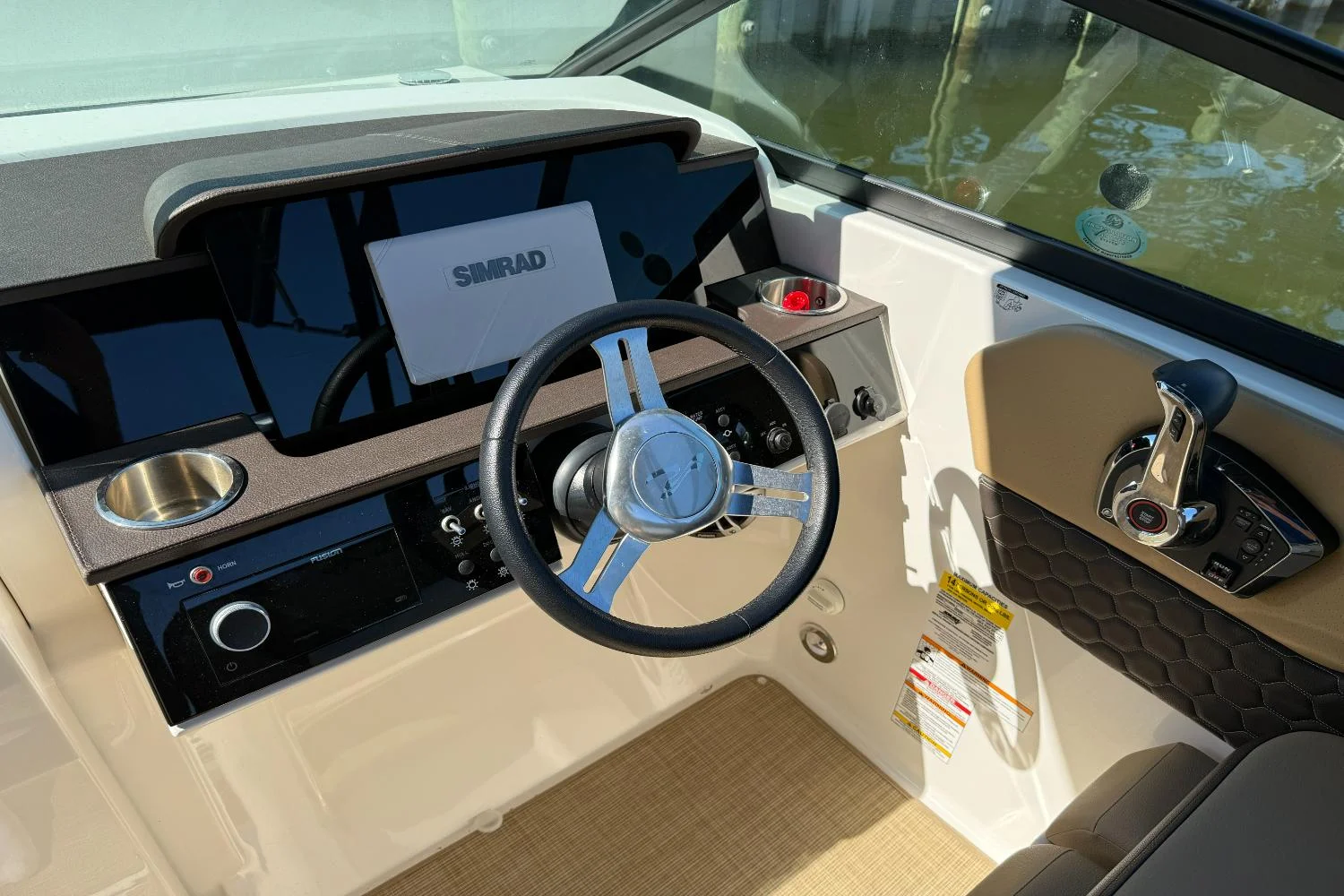 2024 Sea Ray 250 SDX OB Image Thumbnail #13