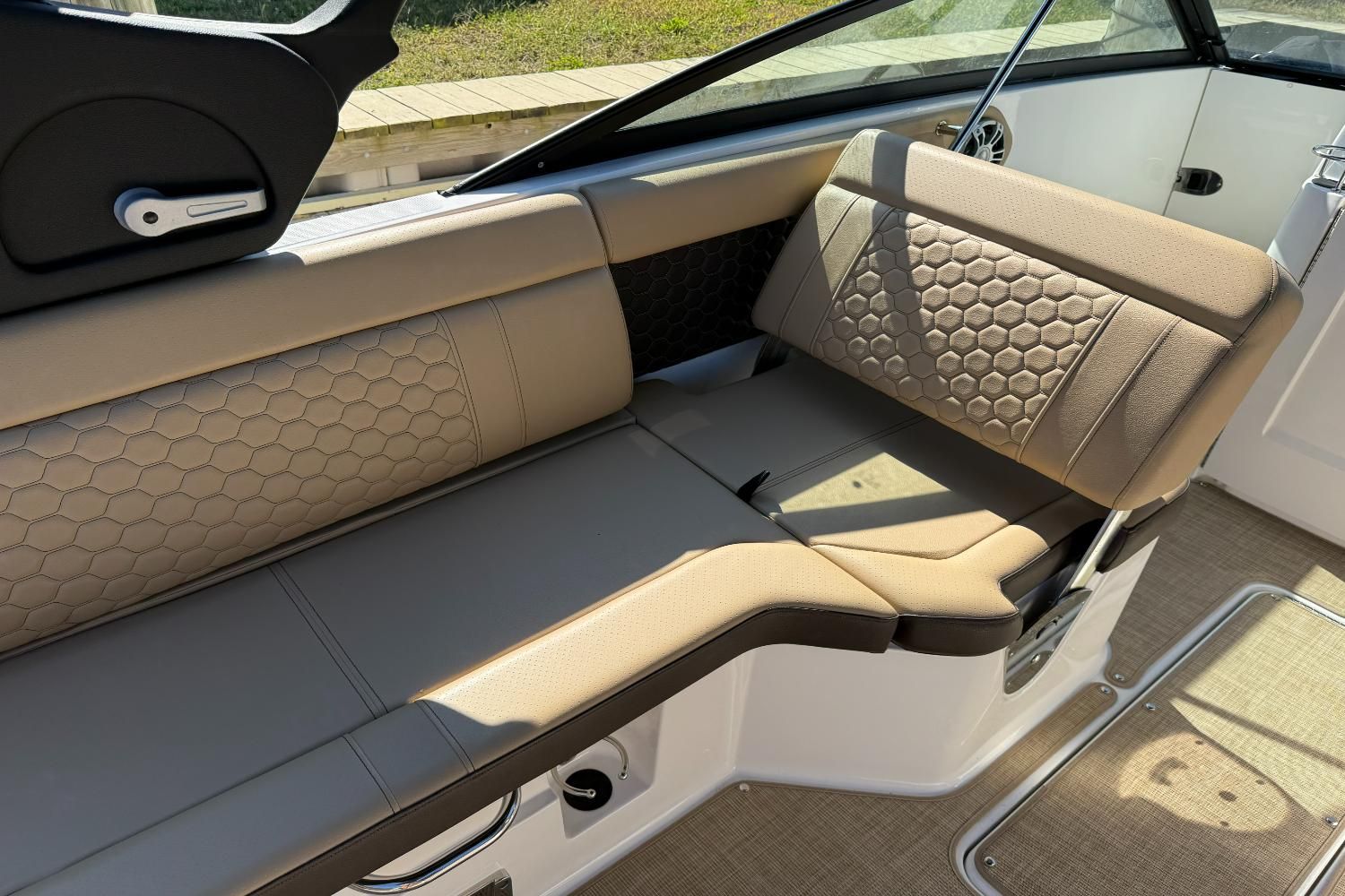 2024 Sea Ray 250 SDX OB Image Thumbnail #8