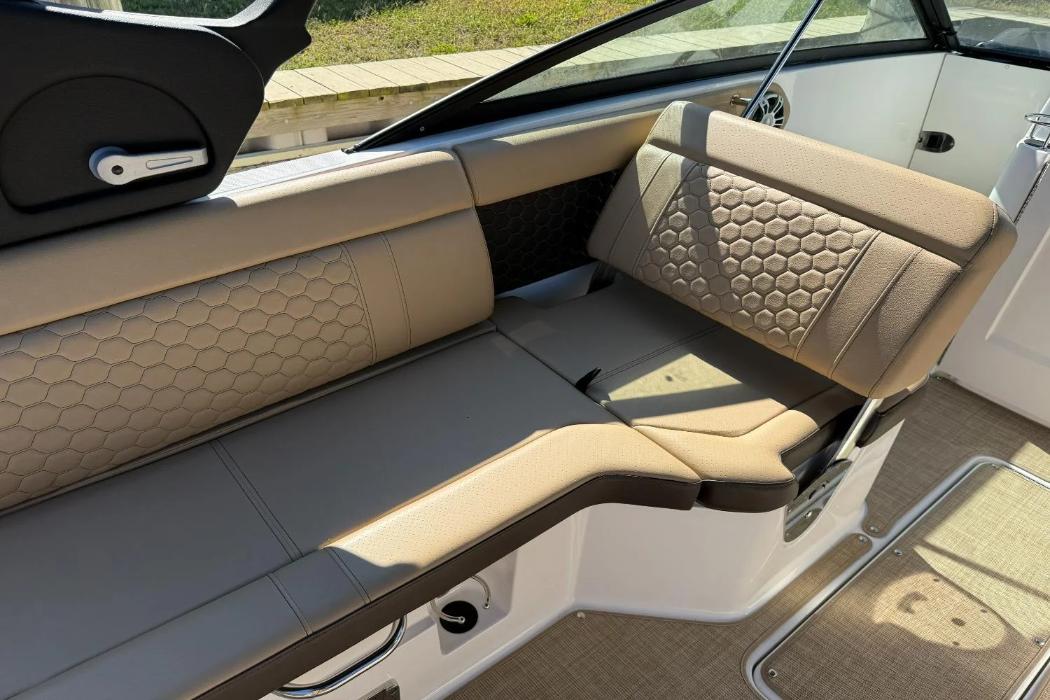 2024 Sea Ray 250 SDX OB Image Thumbnail #8