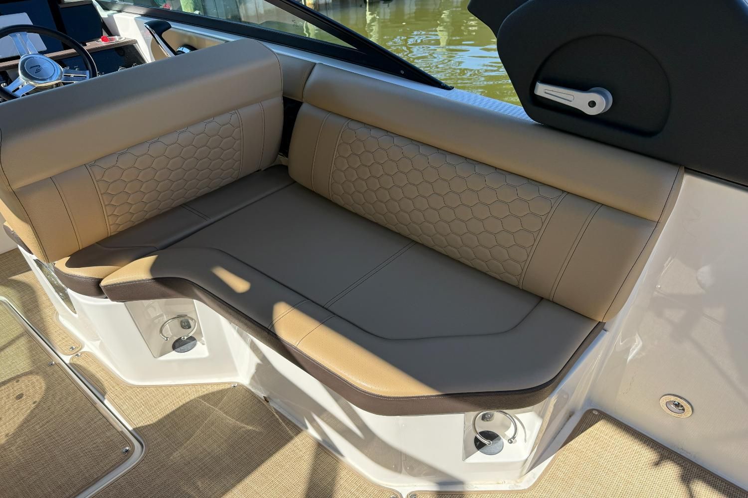 2024 Sea Ray 250 SDX OB Image Thumbnail #10