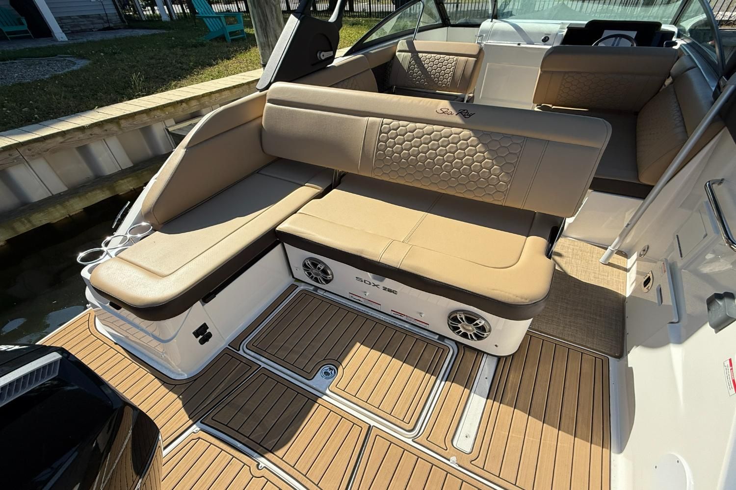 2024 Sea Ray 250 SDX OB Image Thumbnail #3