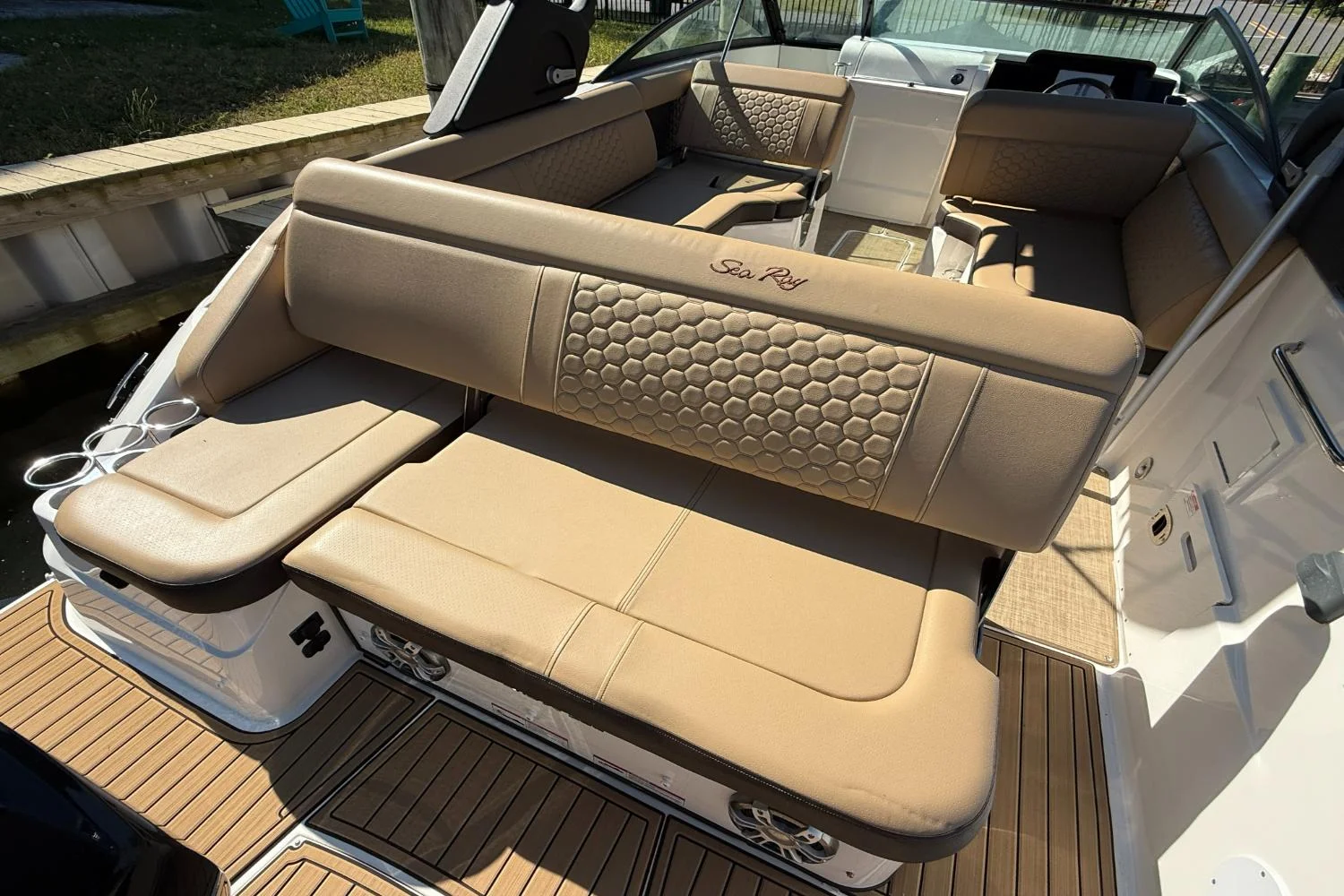 2024 Sea Ray 250 SDX OB Image Thumbnail #4