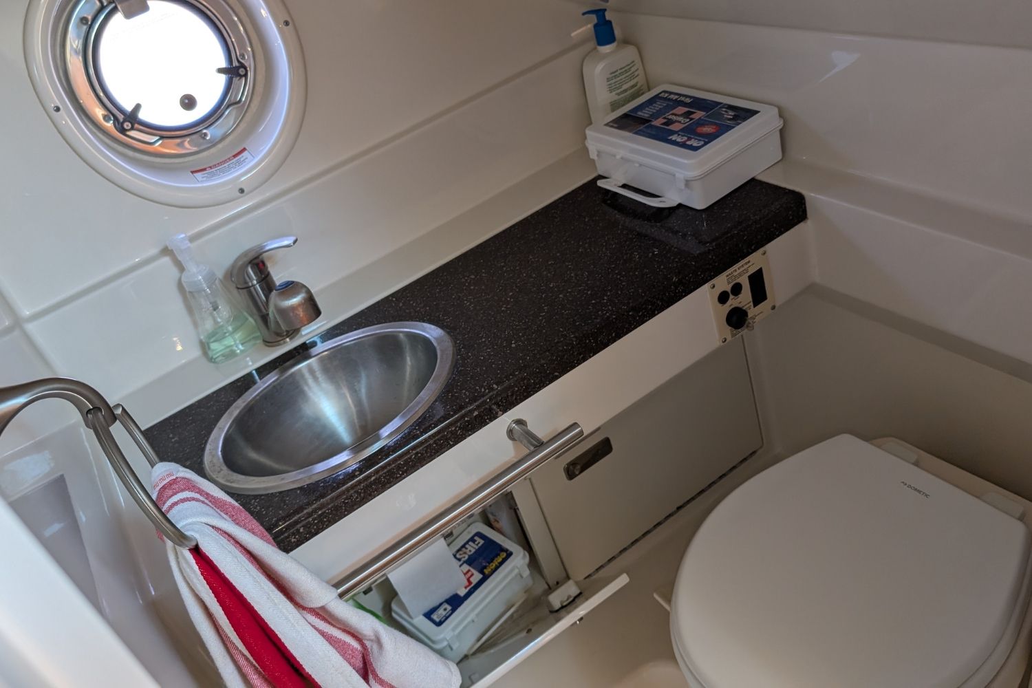 2012 Sea Ray 310 SUNDANCER Image Thumbnail #18