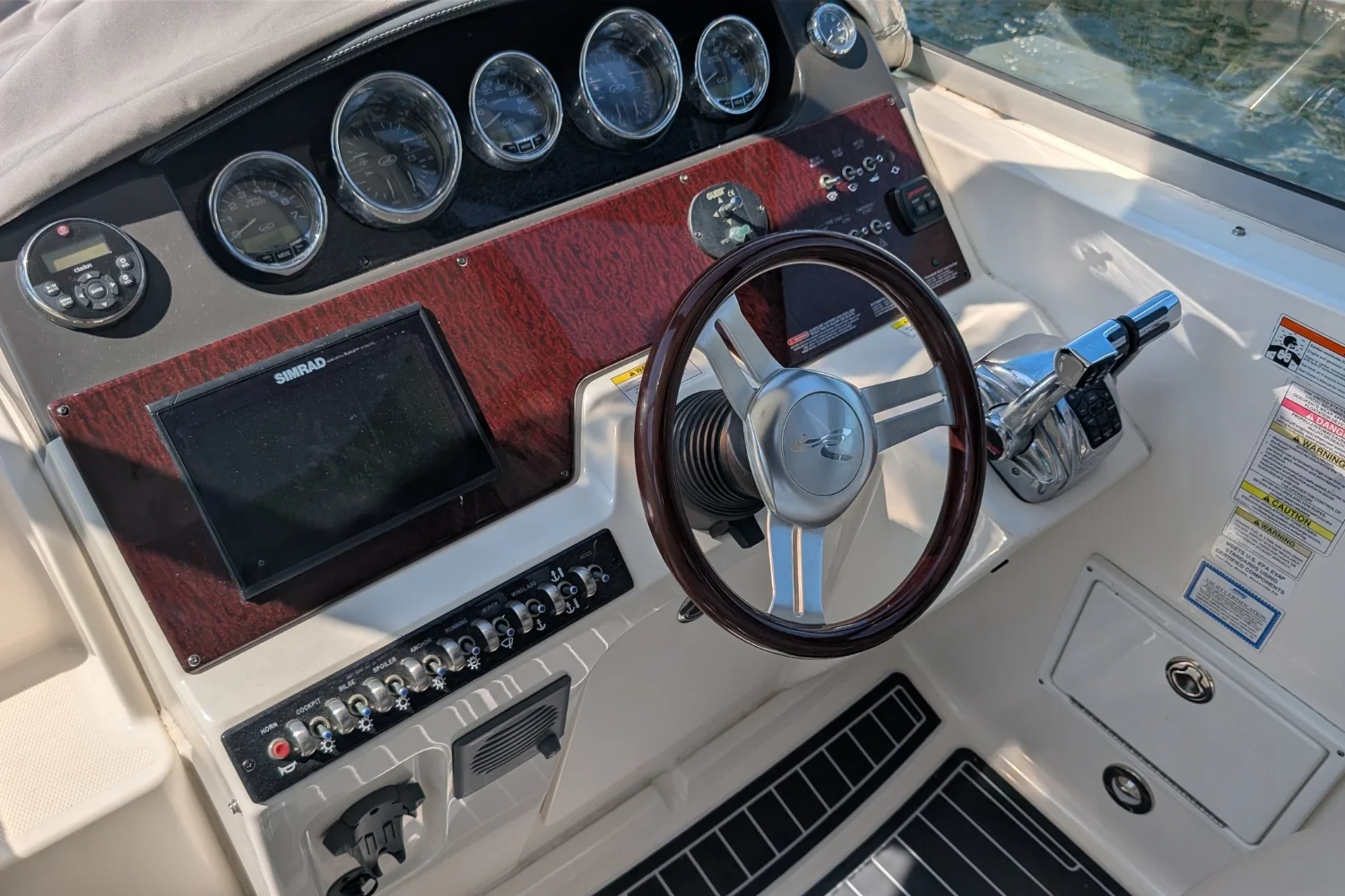 2012 Sea Ray 310 SUNDANCER Image Thumbnail #6