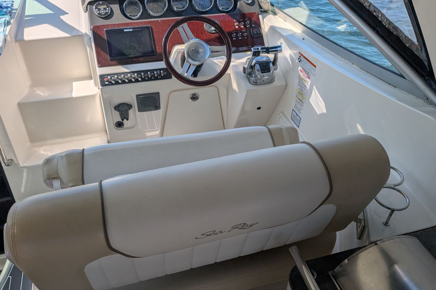 2012 Sea Ray 310 SUNDANCER Image Thumbnail #4