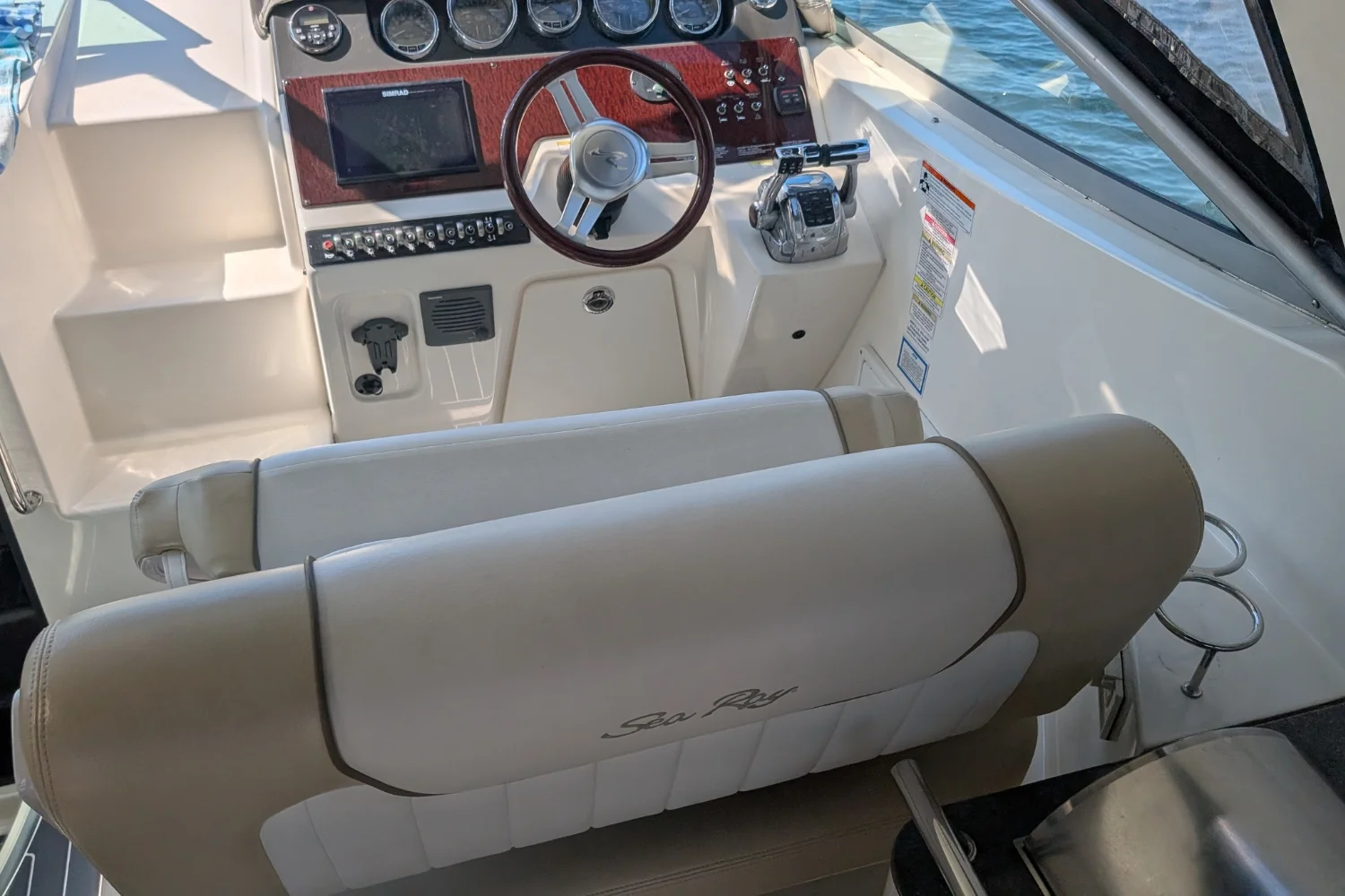 2012 Sea Ray 310 SUNDANCER Image Thumbnail #4