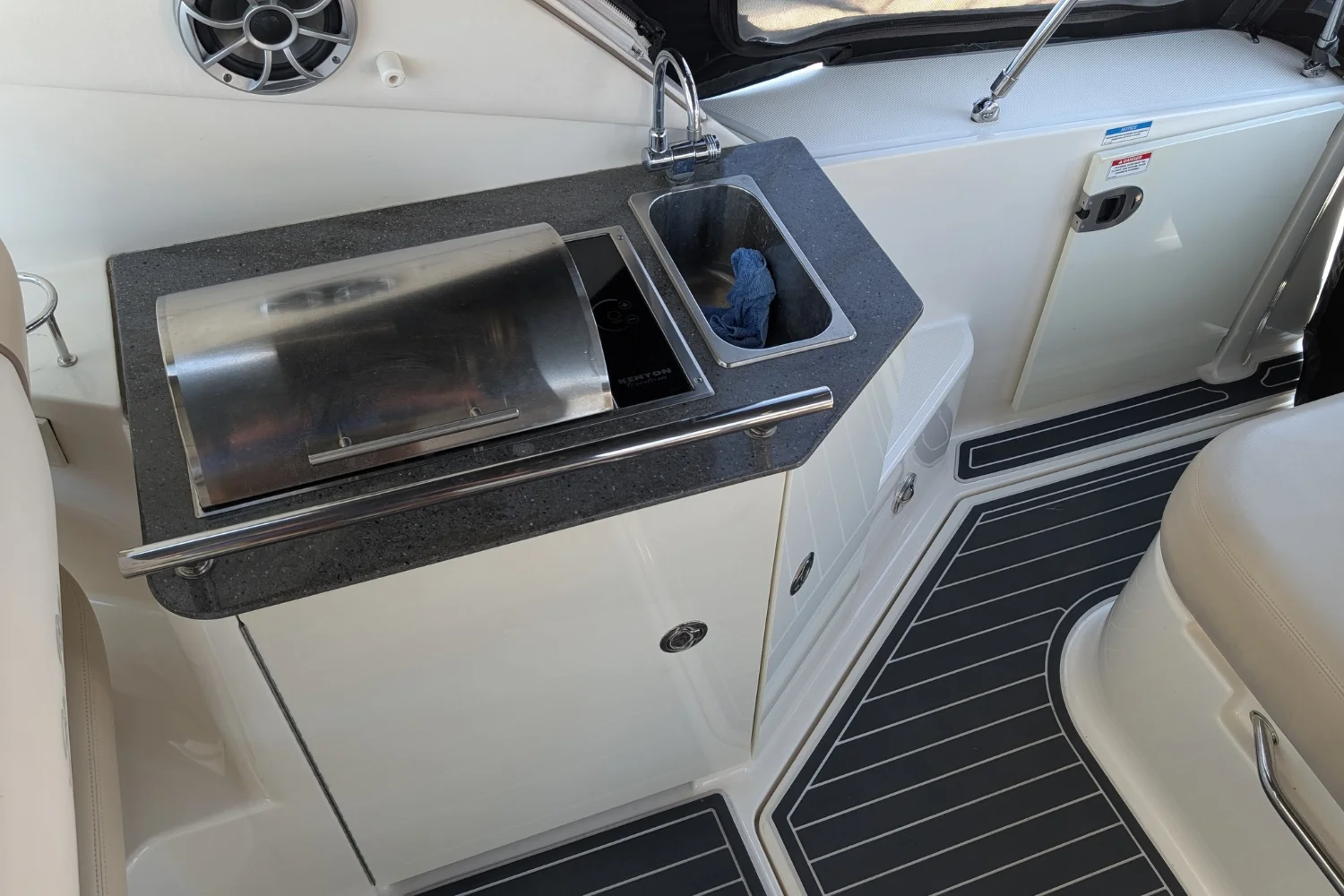 2012 Sea Ray 310 SUNDANCER Image Thumbnail #7