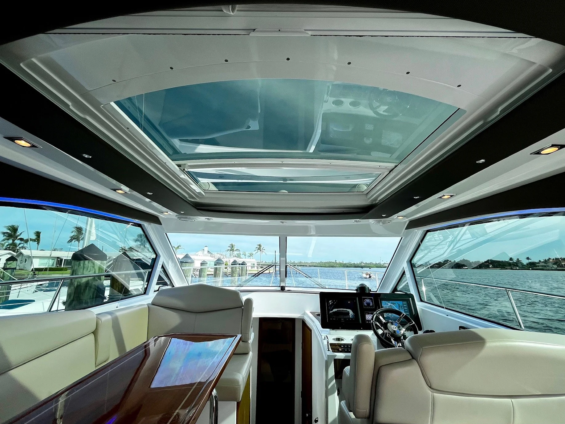 2015 Cruisers Yachts 41 CANTIUS Image Thumbnail #17