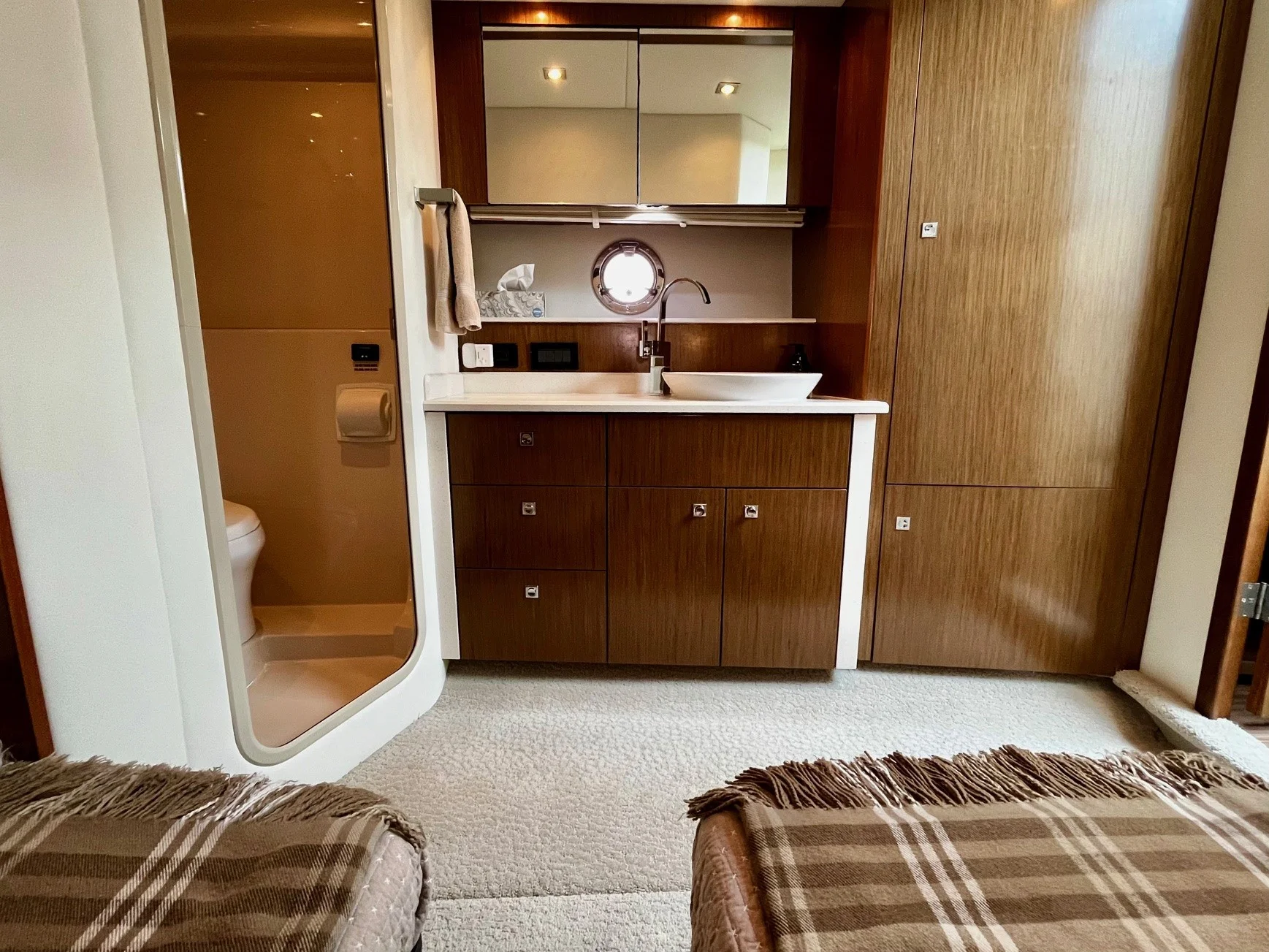 2015 Cruisers Yachts 41 CANTIUS Image Thumbnail #25