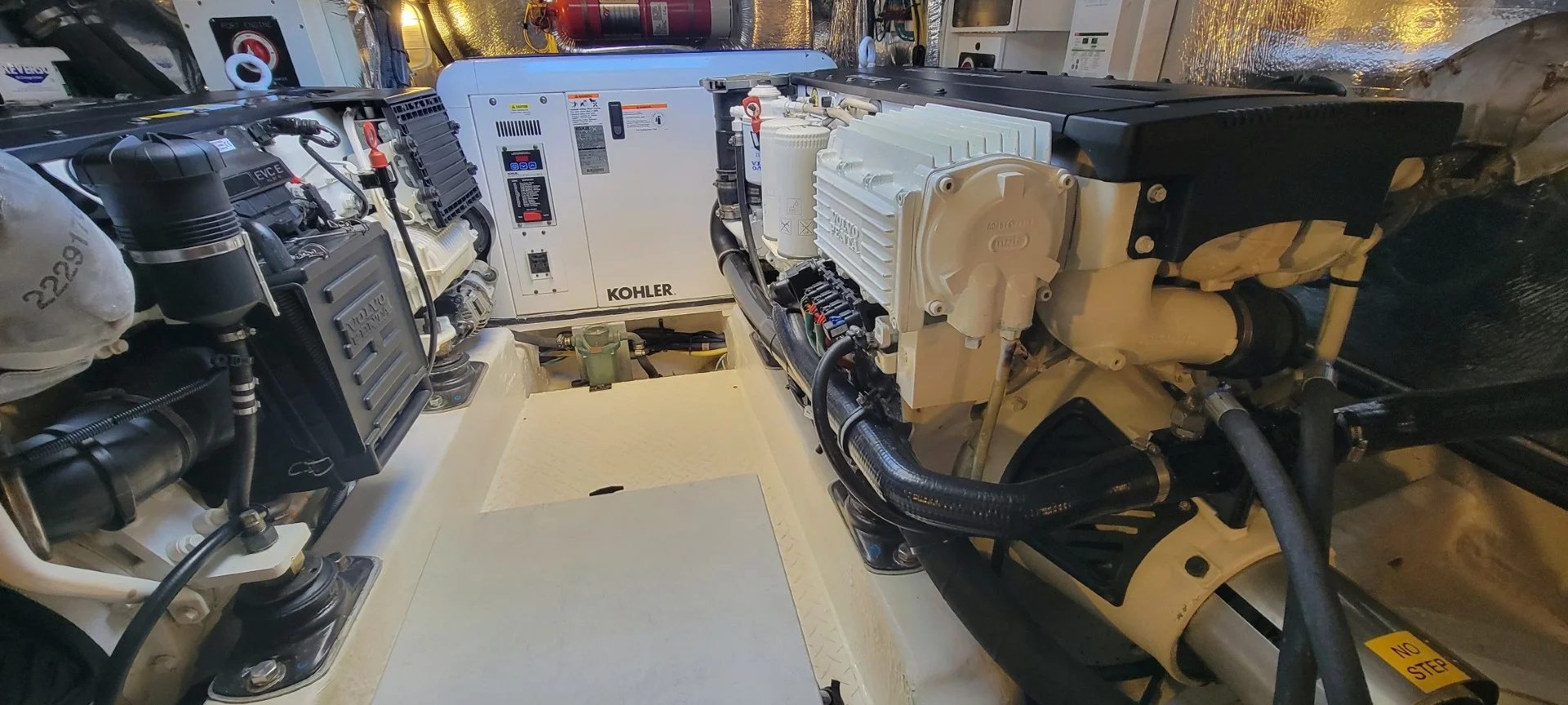 2015 Cruisers Yachts 41 CANTIUS Image Thumbnail #43