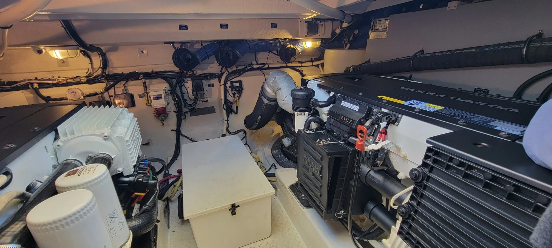 2015 Cruisers Yachts 41 CANTIUS Image Thumbnail #39