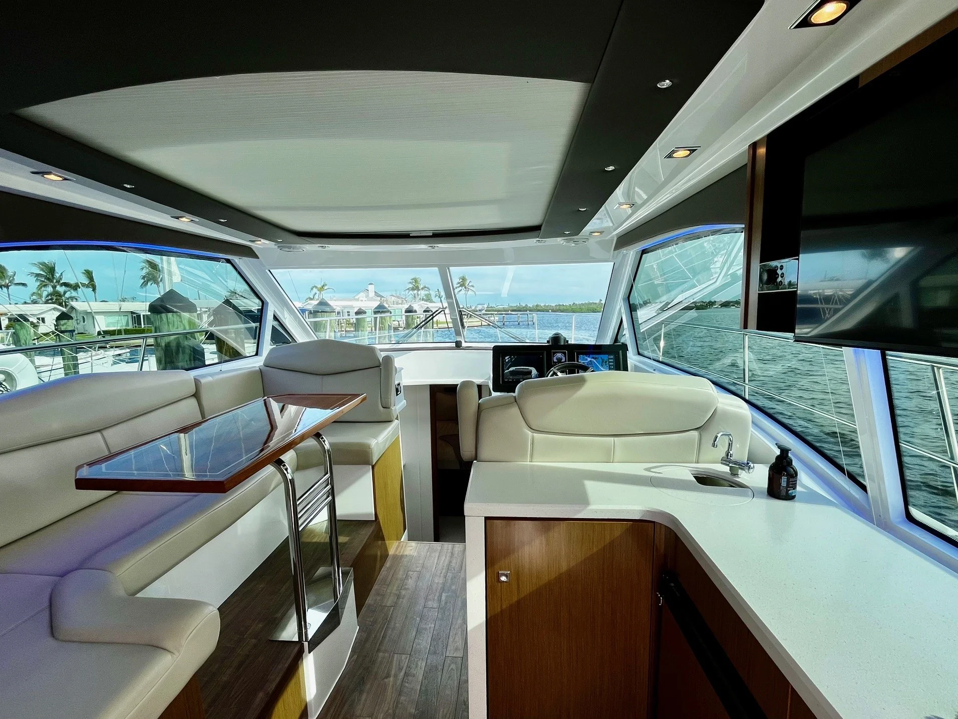 2015 Cruisers Yachts 41 CANTIUS Image Thumbnail #16