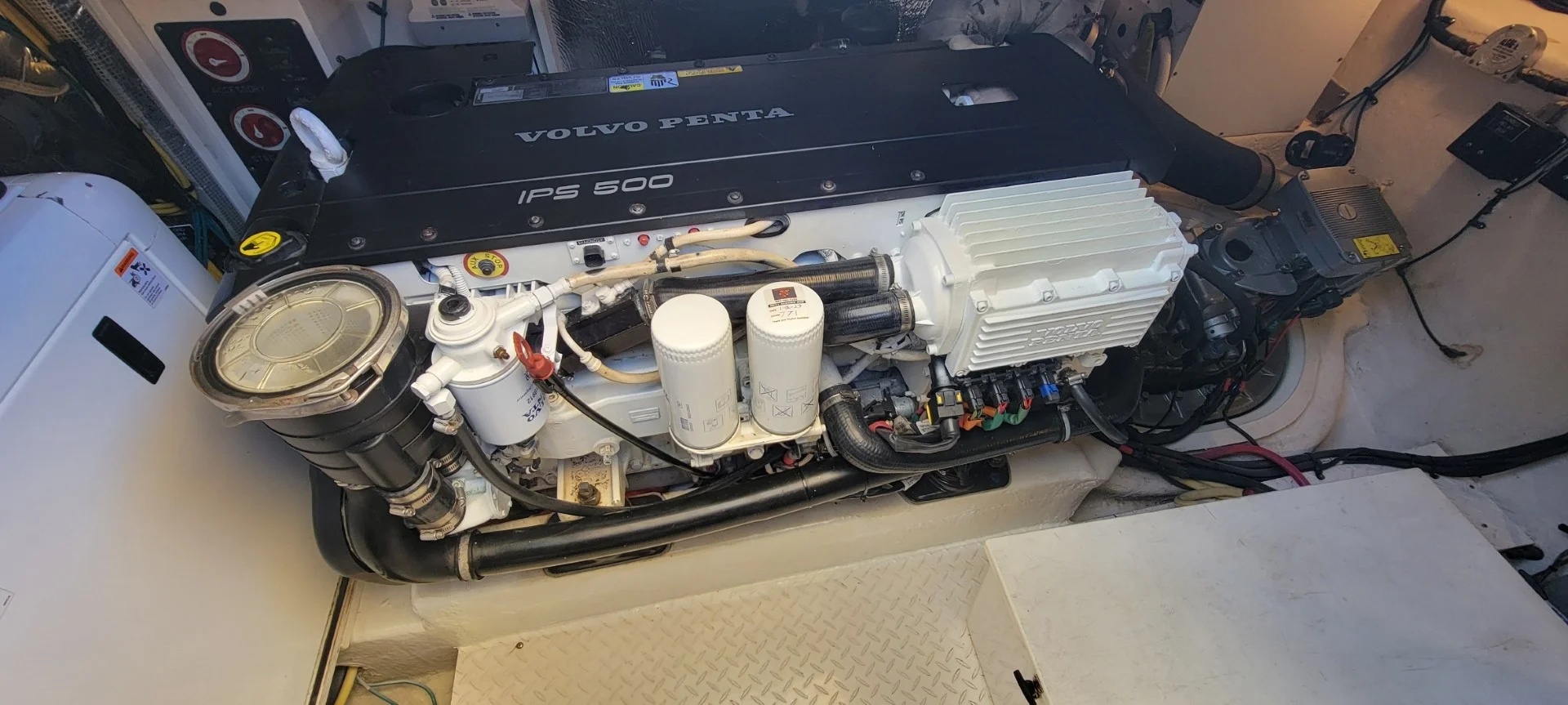 2015 Cruisers Yachts 41 CANTIUS Image Thumbnail #36