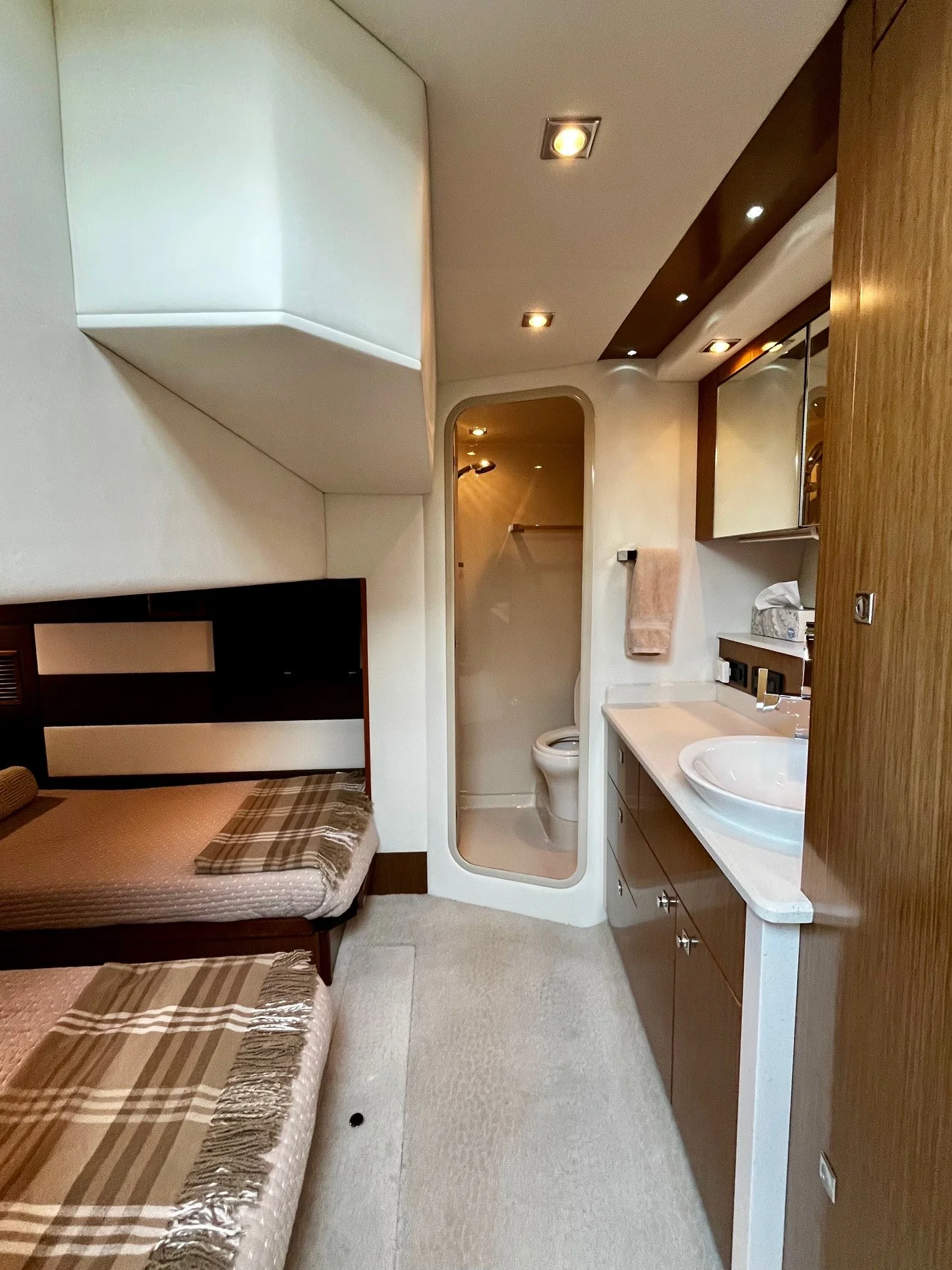 2015 Cruisers Yachts 41 CANTIUS Image Thumbnail #26