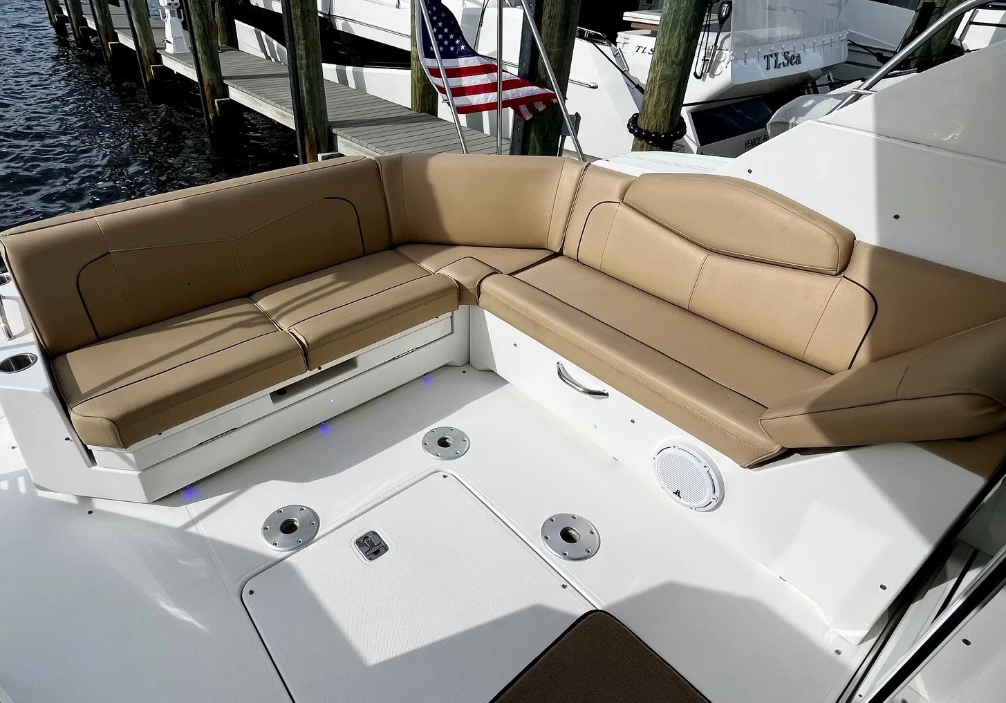 2015 Cruisers Yachts 41 CANTIUS Image Thumbnail #31