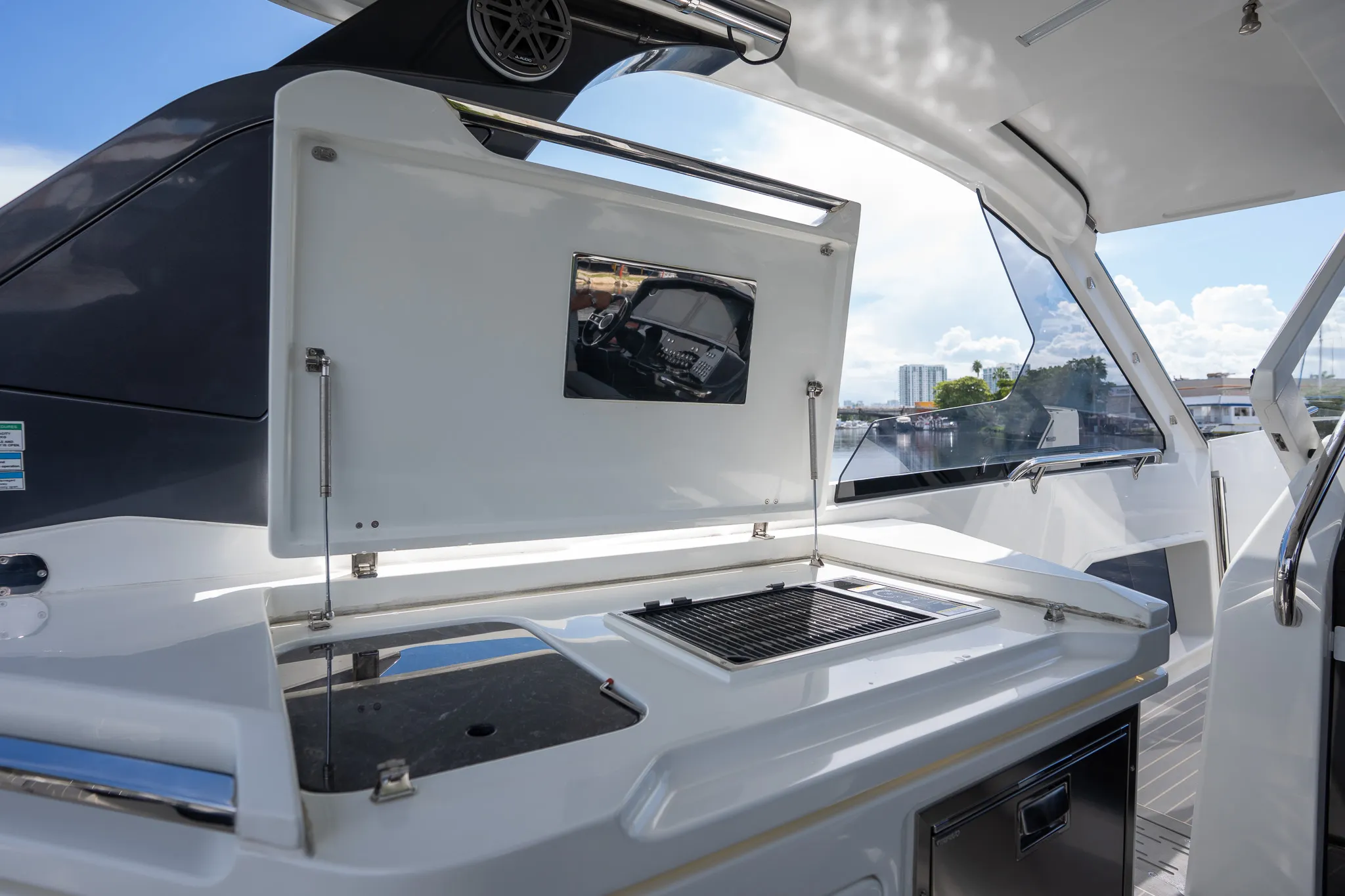 2024 Galeon 325 Image Thumbnail #16