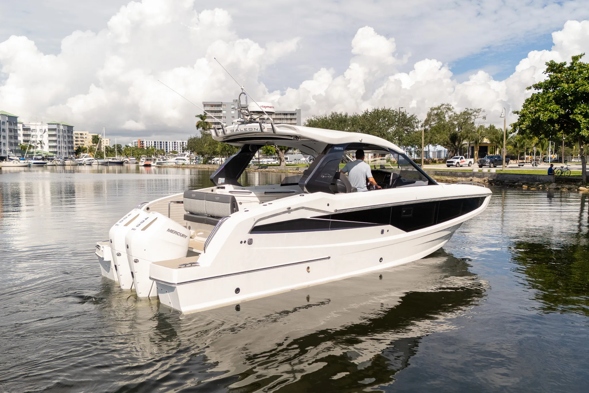 2024 Galeon 325 Image Thumbnail #1