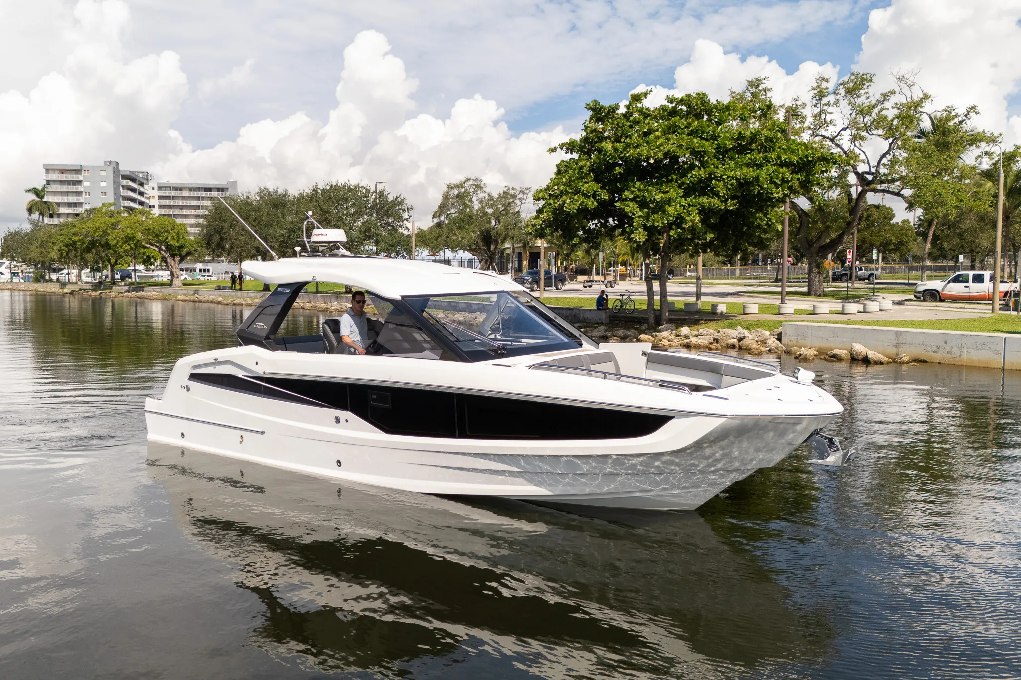2024 Galeon 325 Image Thumbnail #0