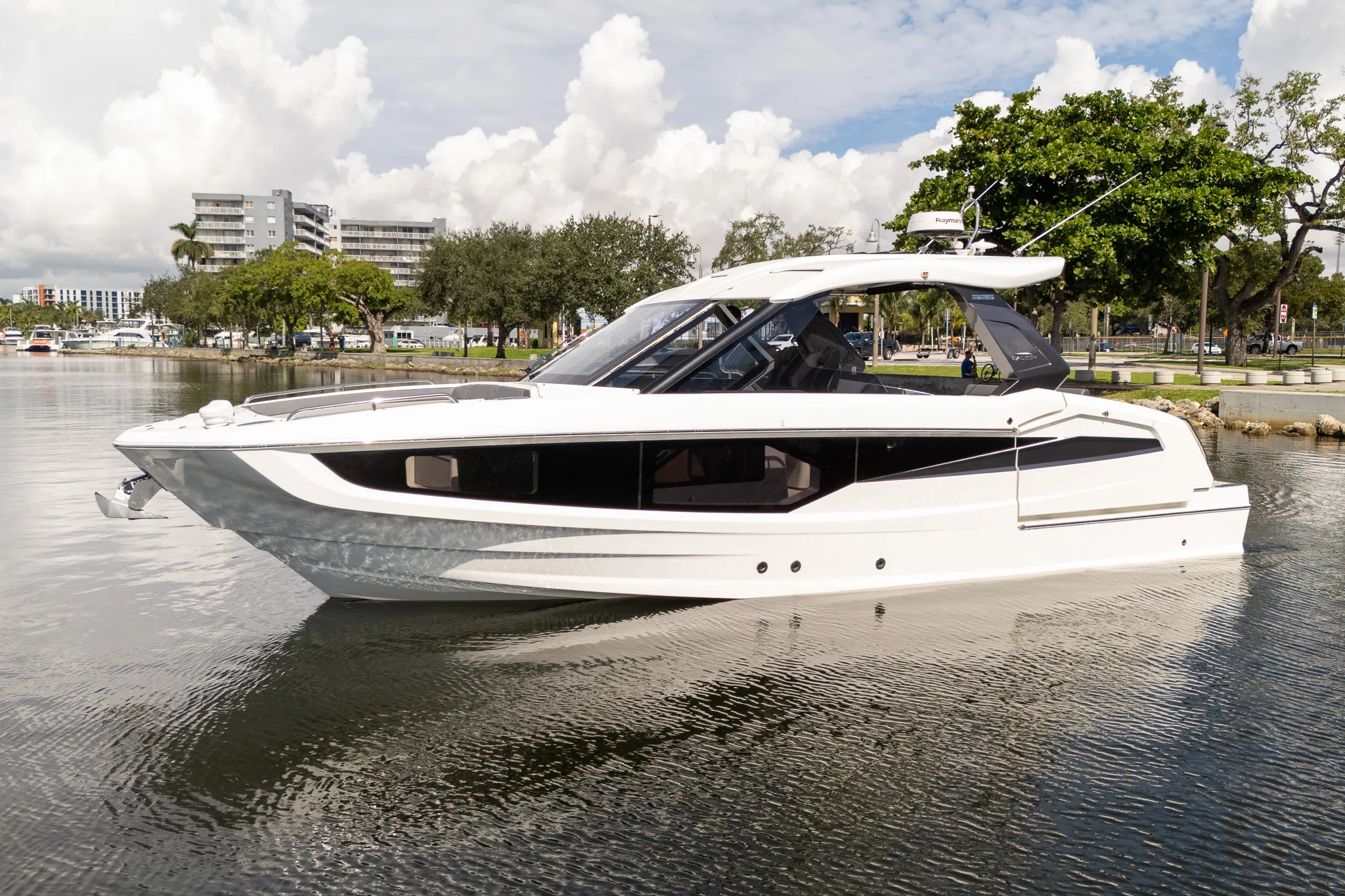 2024 Galeon 325 Image Thumbnail #4