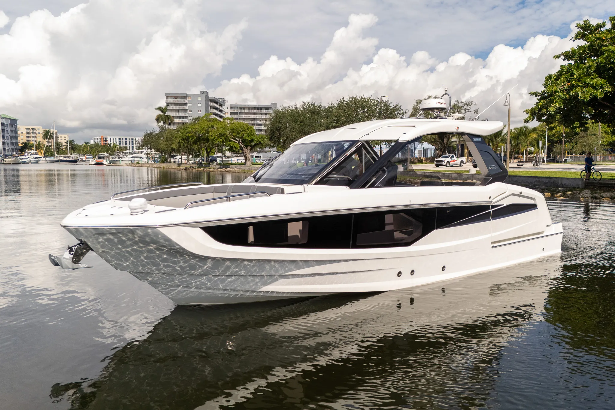 2024 Galeon 325 Image Thumbnail #8