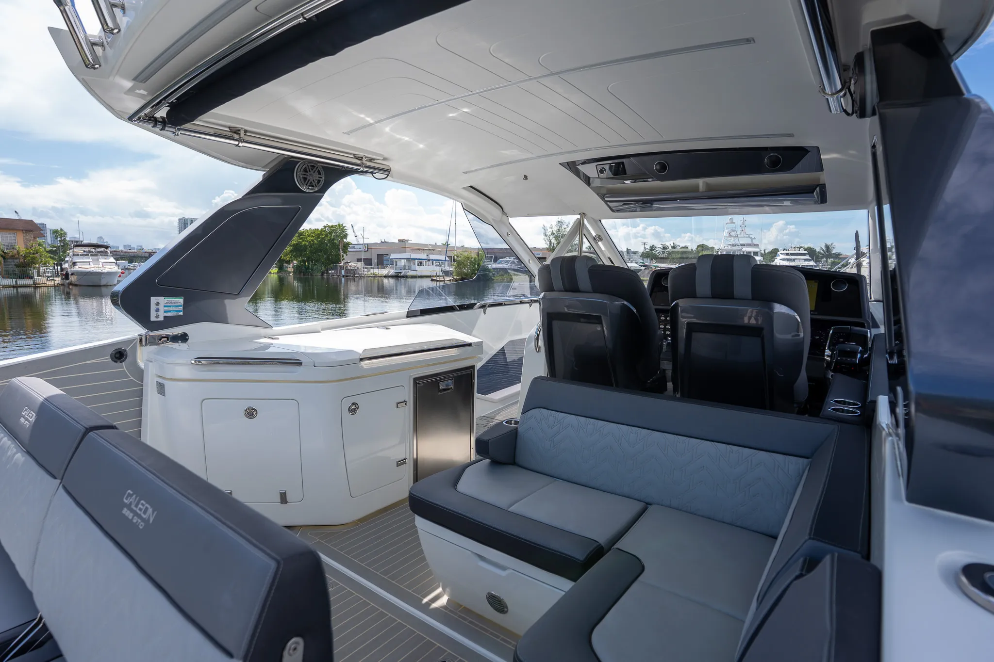 2024 Galeon 325 Image Thumbnail #15