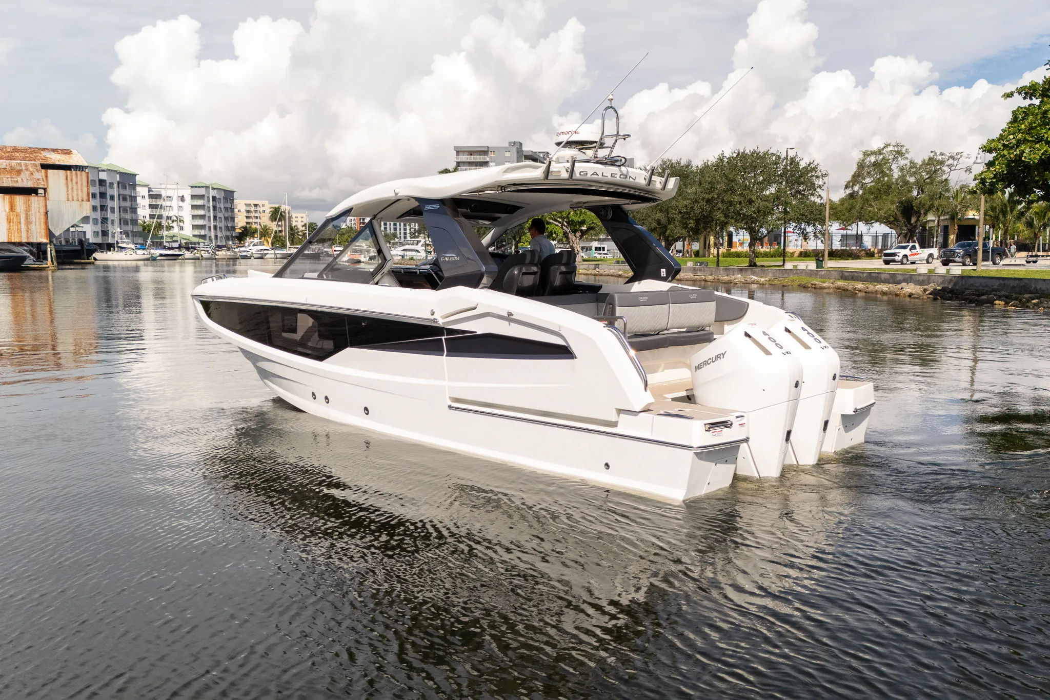 2024 Galeon 325 Image Thumbnail #6