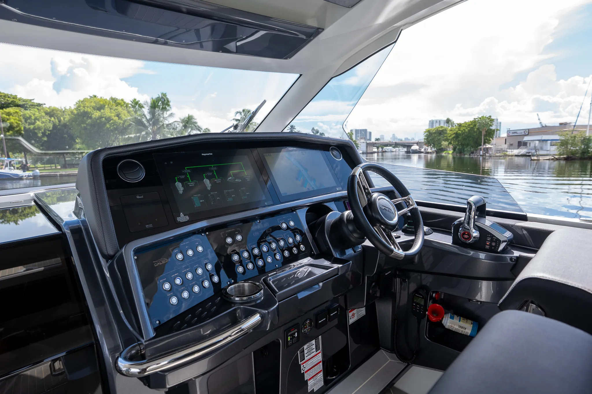 2024 Galeon 325 Image Thumbnail #18