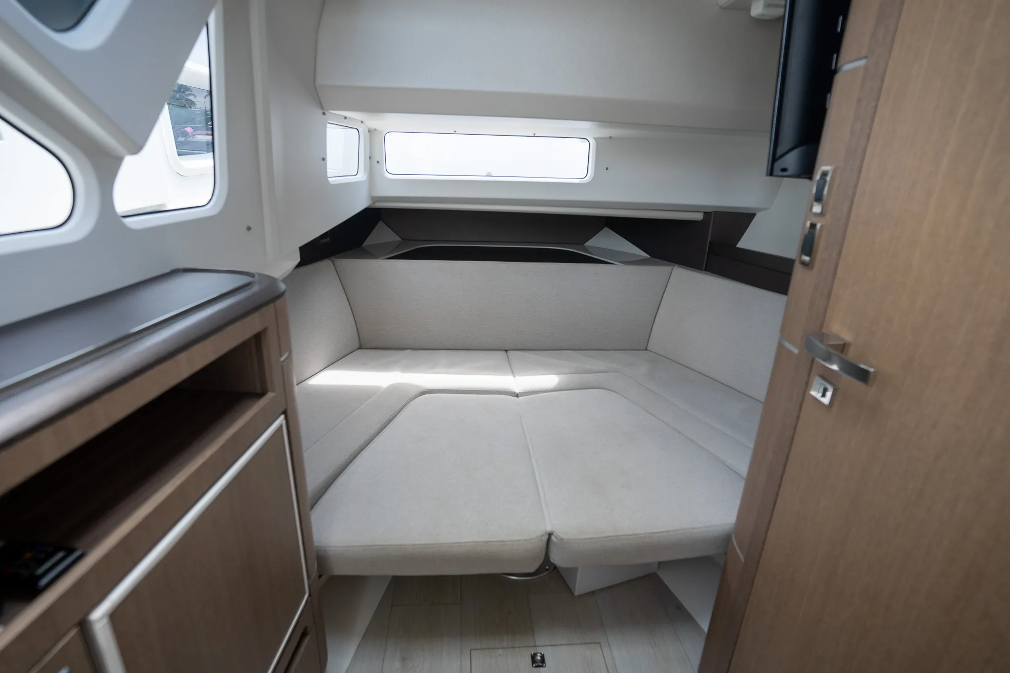 2024 Galeon 325 Image Thumbnail #30