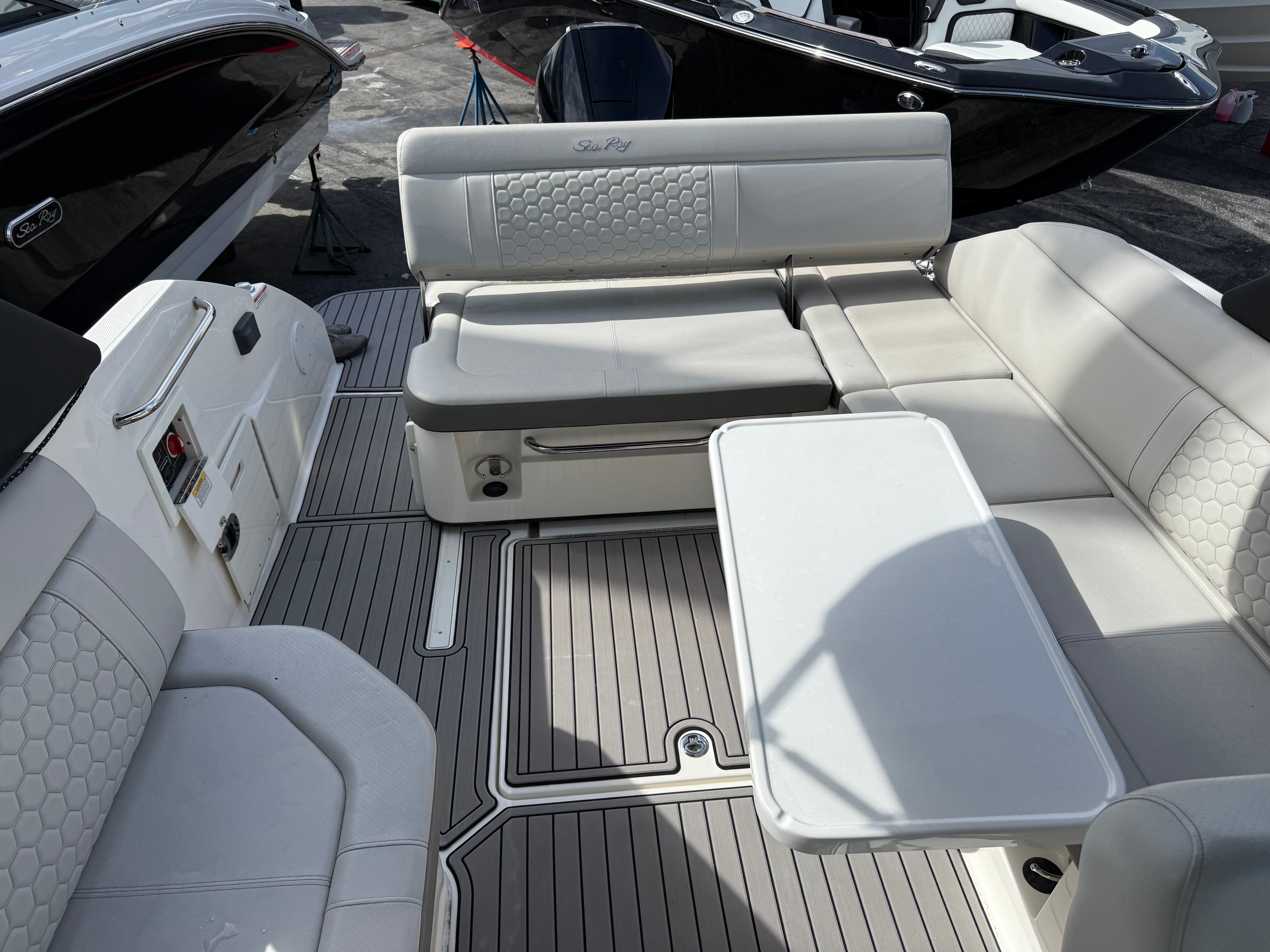 2023 Sea Ray SDX 250 Outboard Image Thumbnail #8