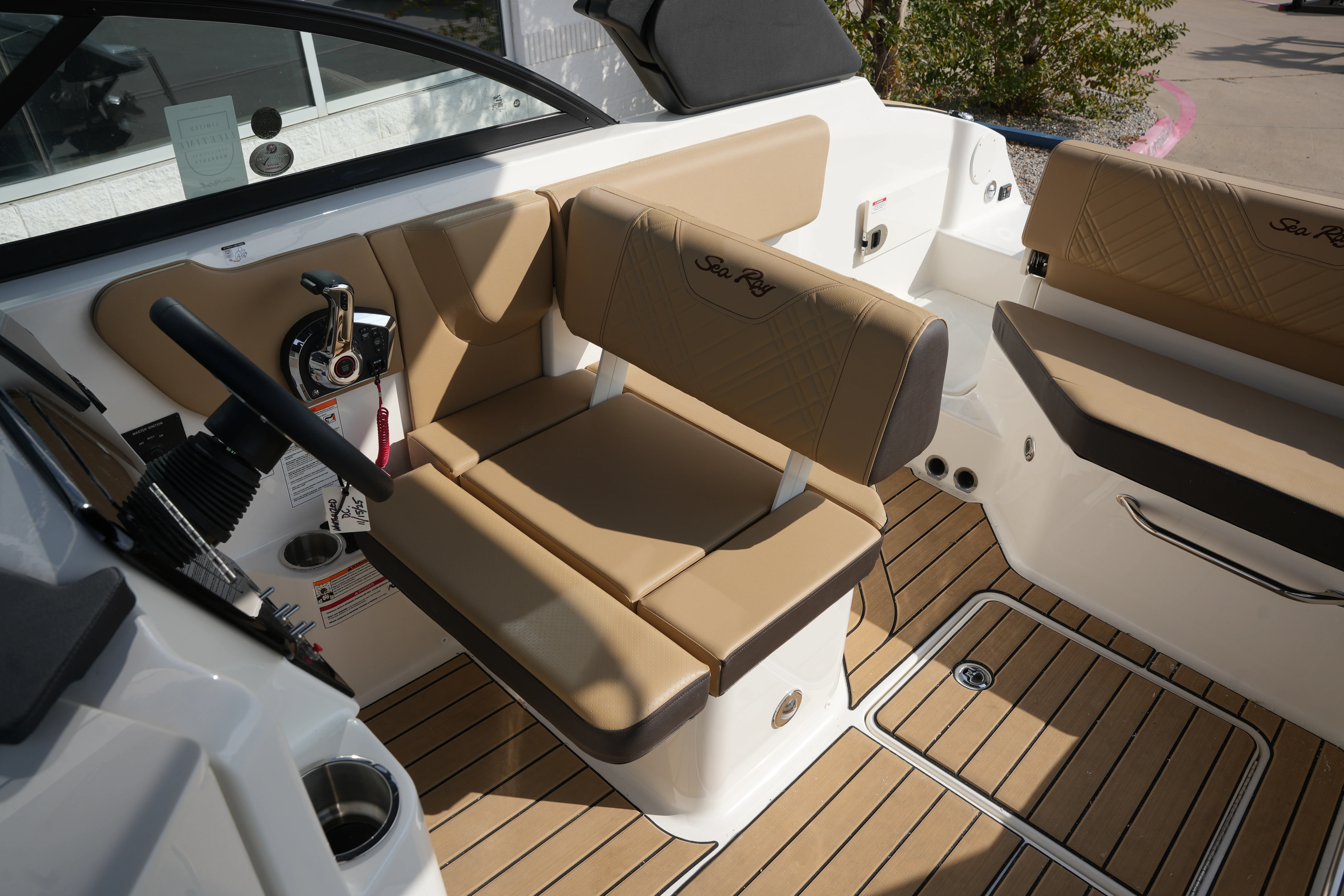 2026 Sea Ray SDX 230 Image Thumbnail #15