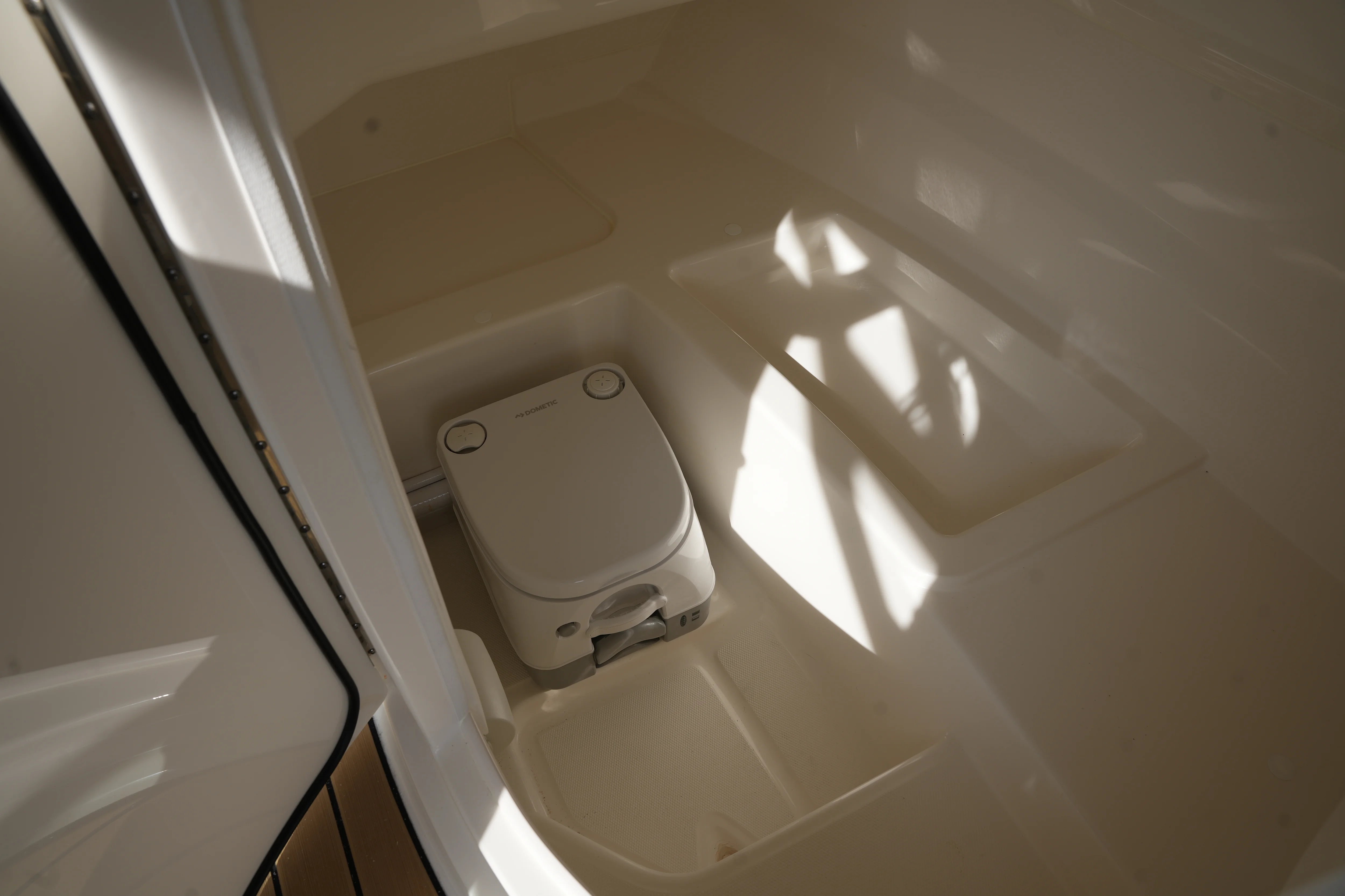 2026 Sea Ray SDX 230 Image Thumbnail #25