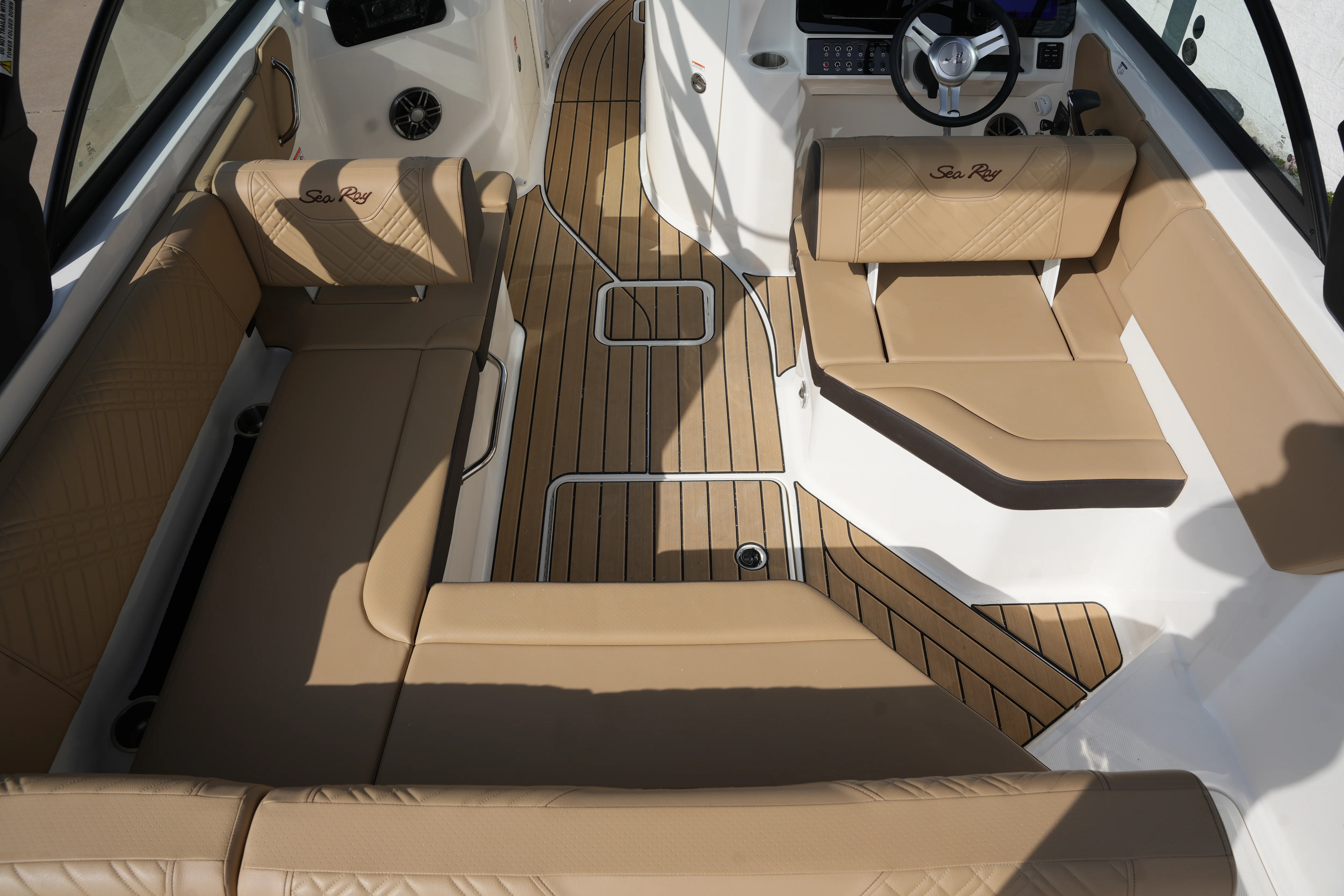 2026 Sea Ray SDX 230 Image Thumbnail #7