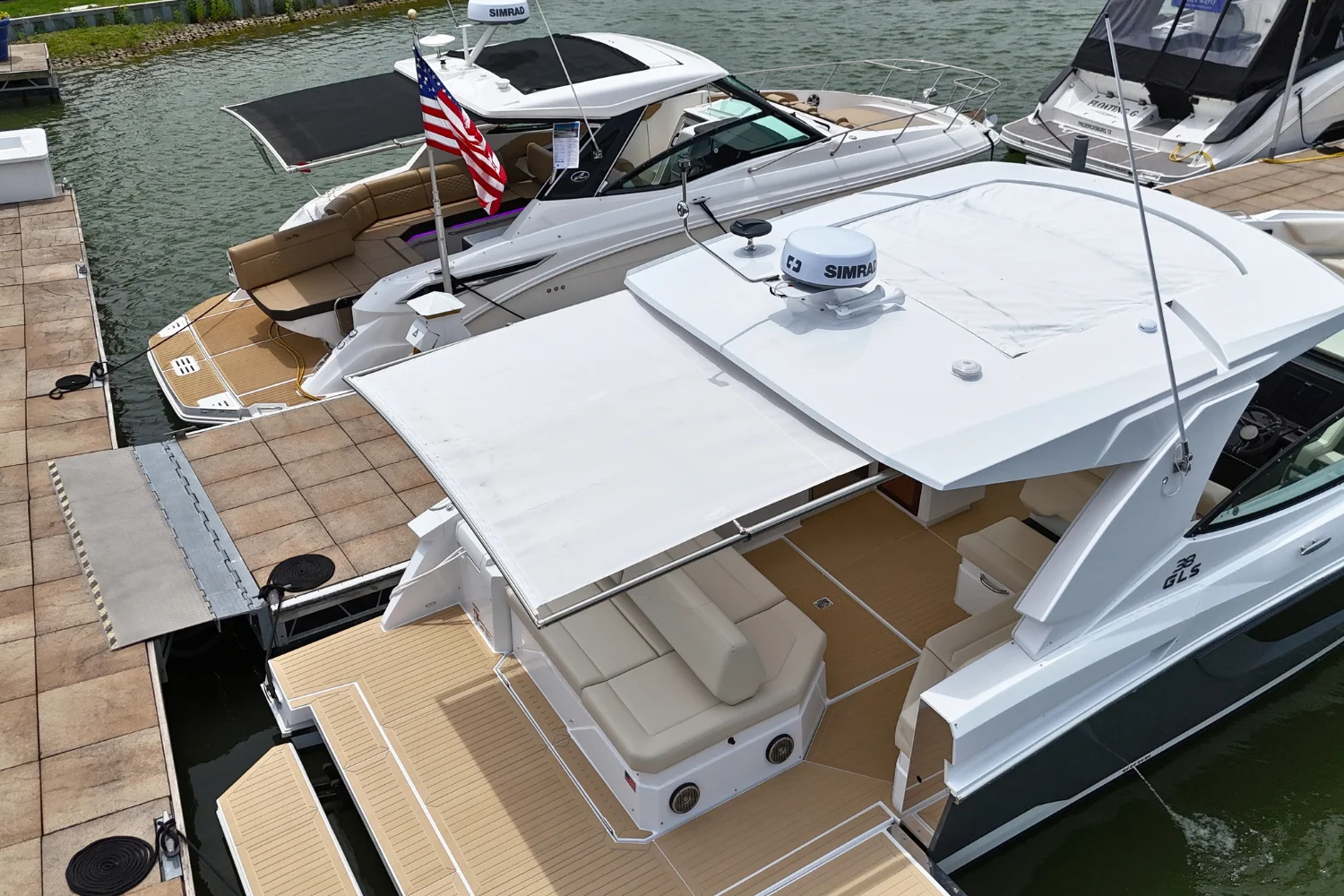 2026 Cruisers Yachts 38 GLS Image Thumbnail #6