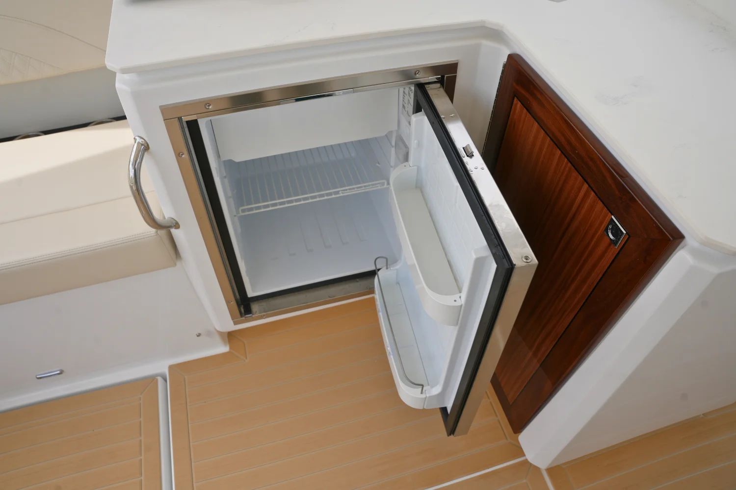 2026 Cruisers Yachts 38 GLS Image Thumbnail #30