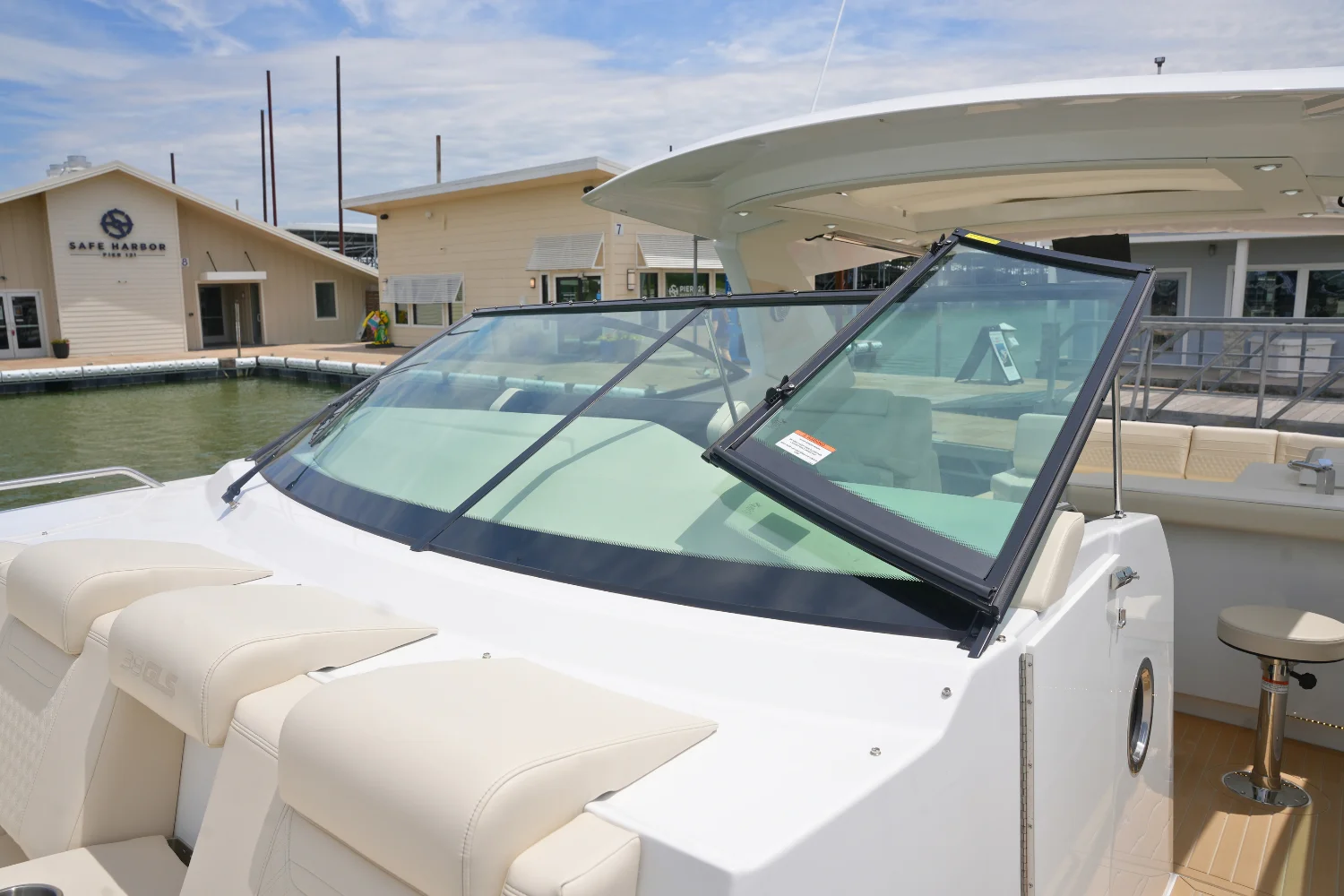 2026 Cruisers Yachts 38 GLS Image Thumbnail #51